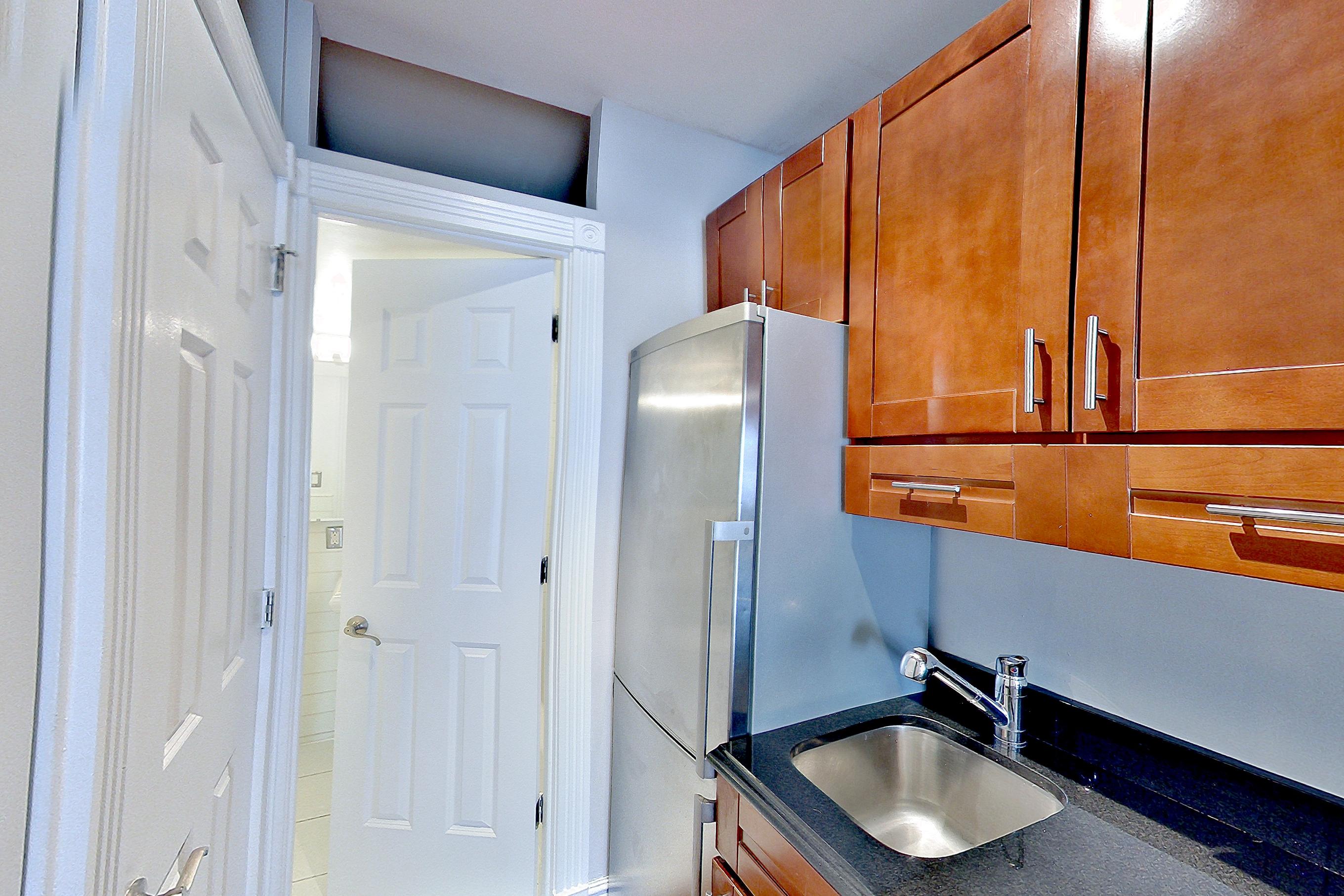 KITCHEN CLOSET