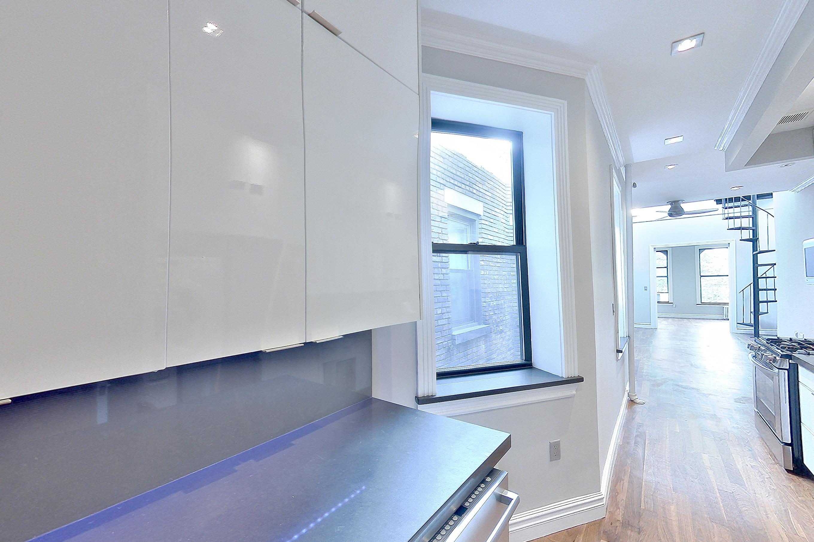 KITCHEN CLOSET