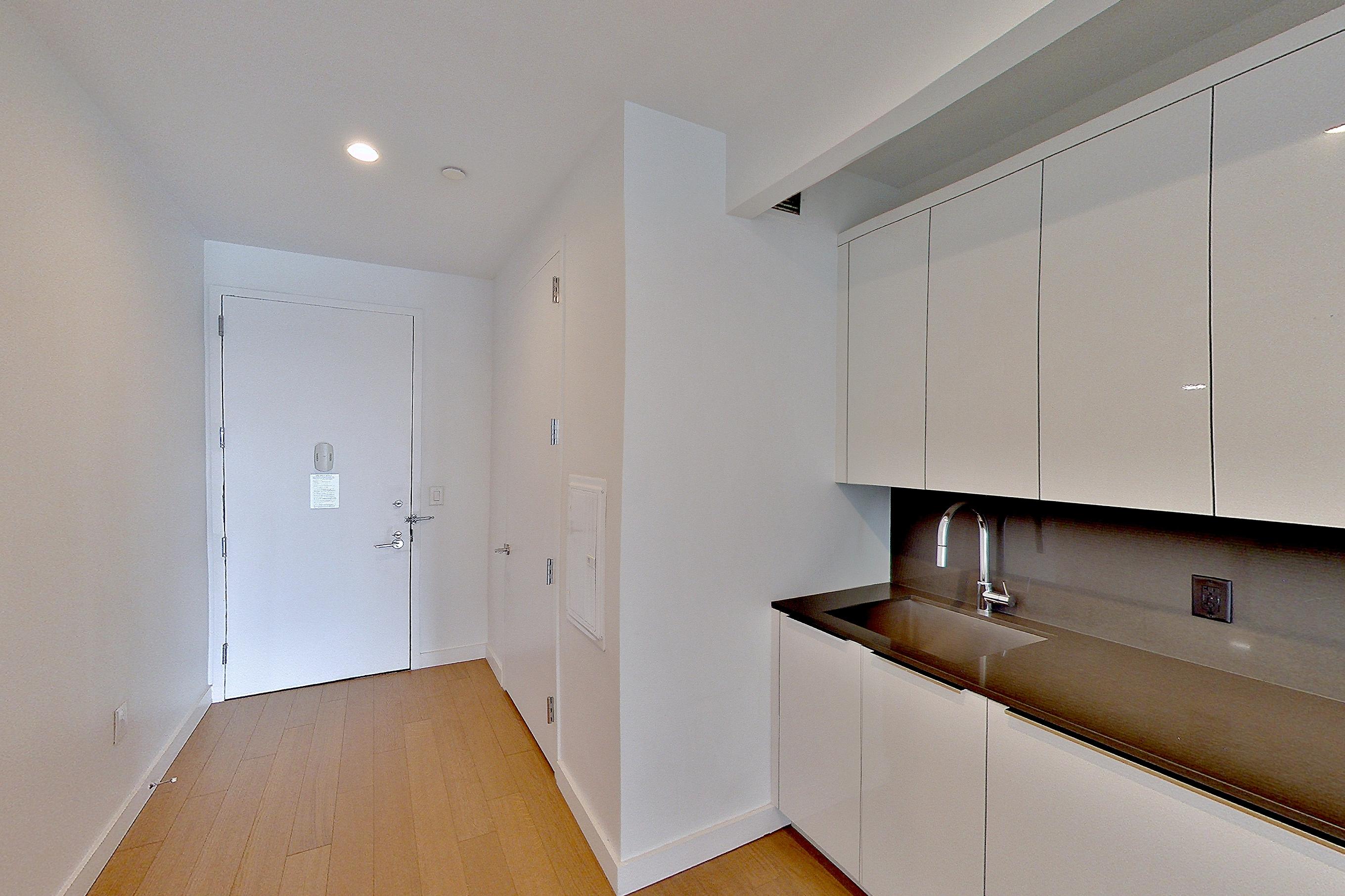 KITCHEN CLOSET