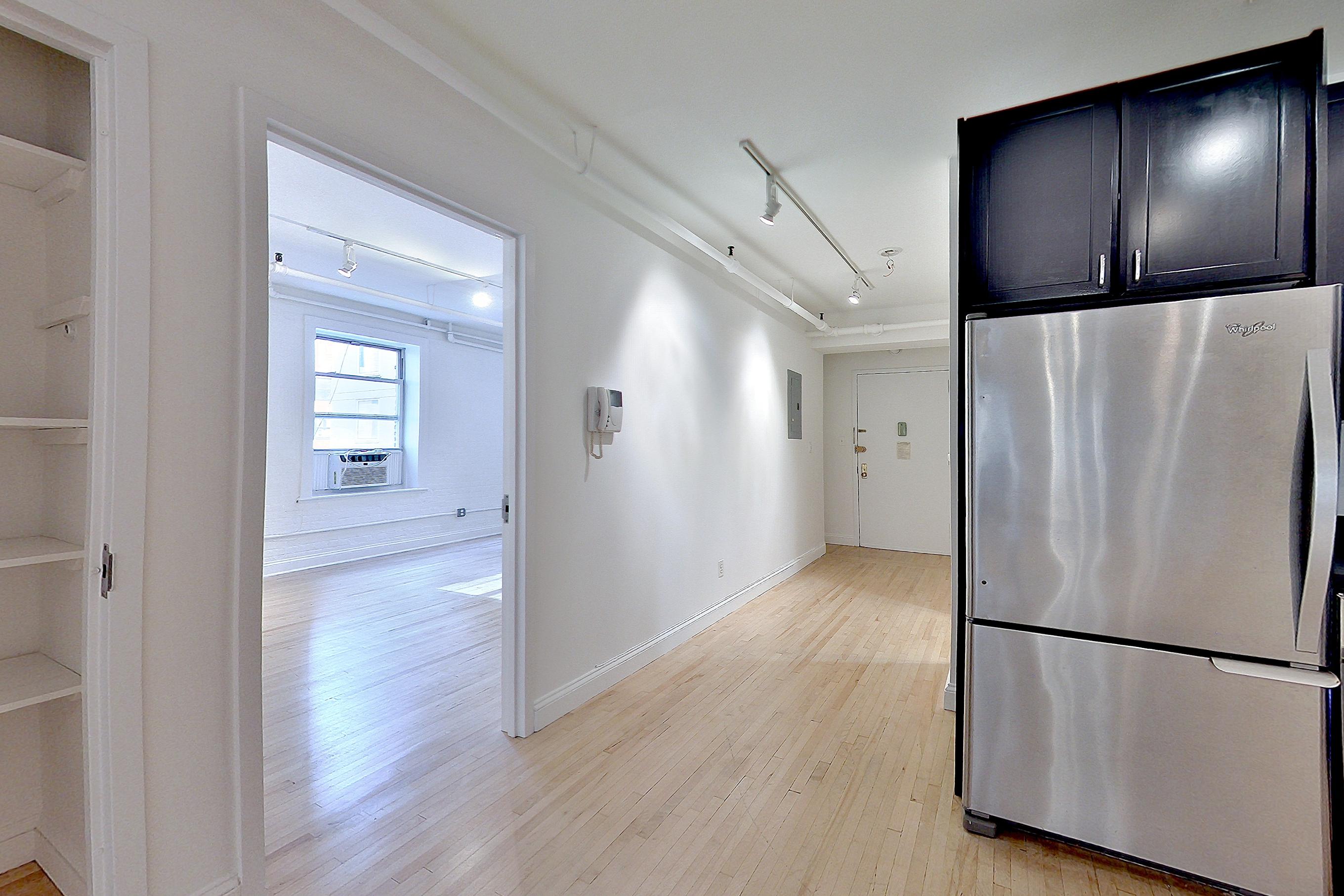 KITCHEN CLOSET