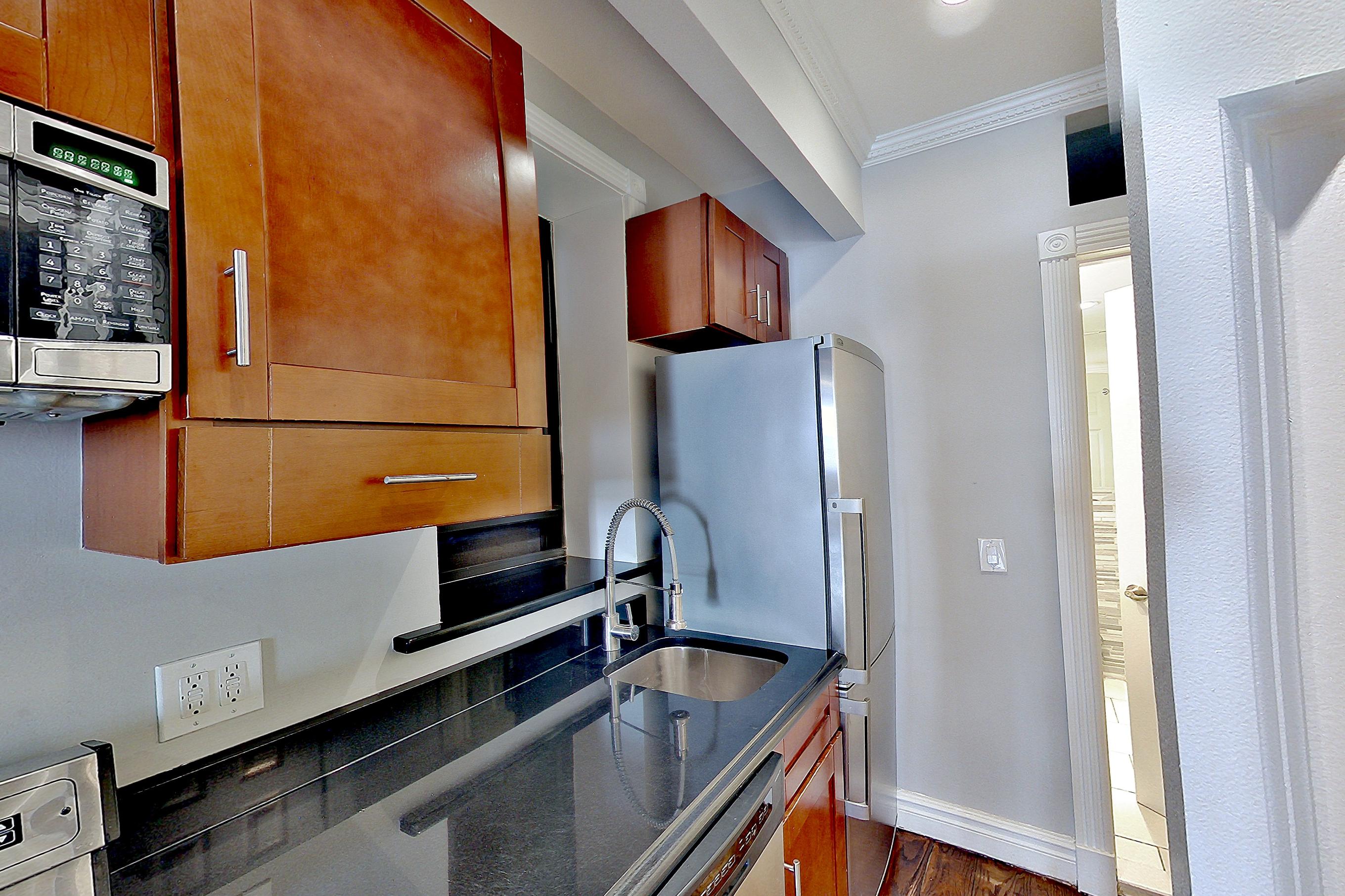 KITCHEN CLOSET