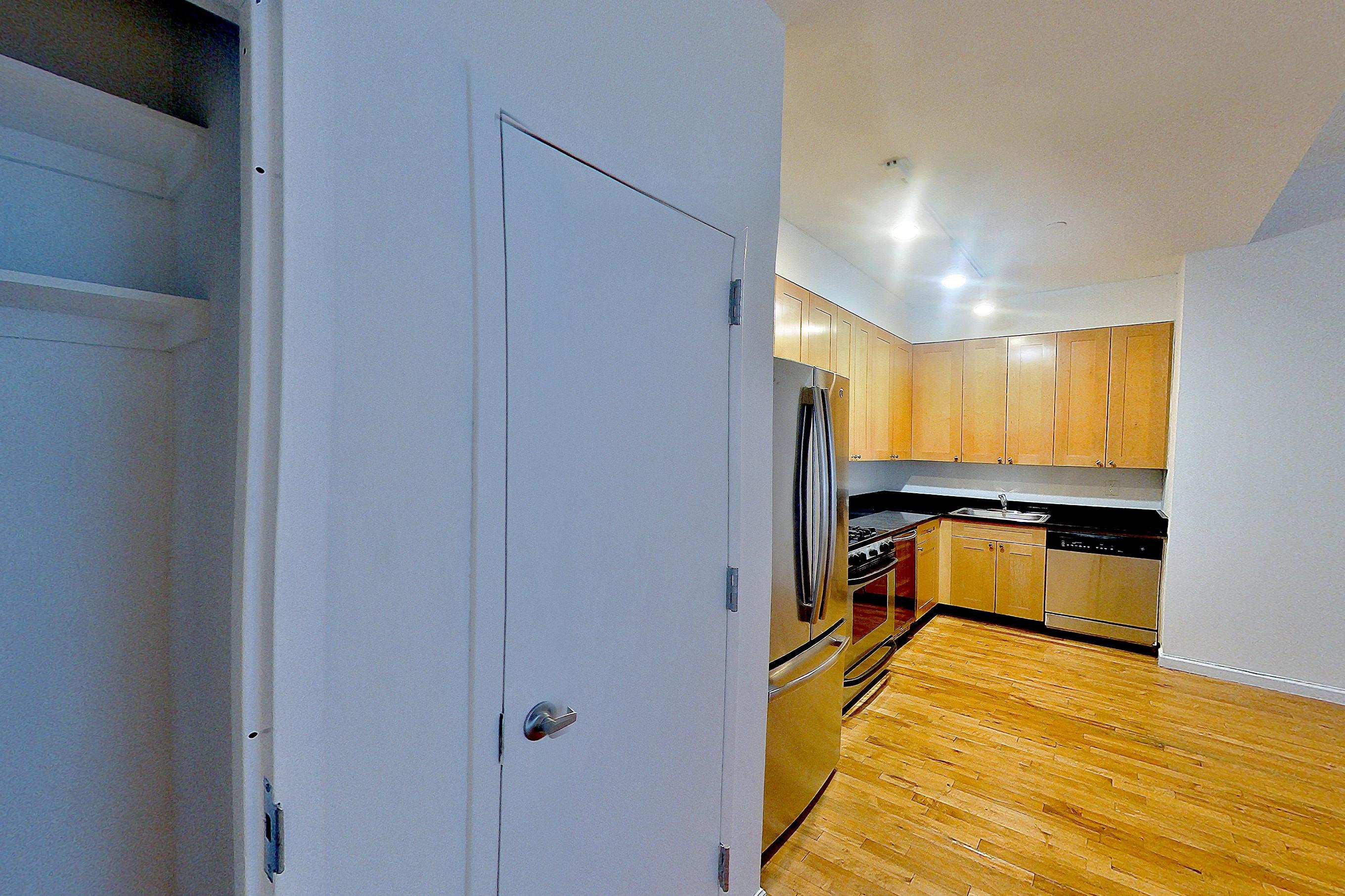 KITCHEN CLOSET