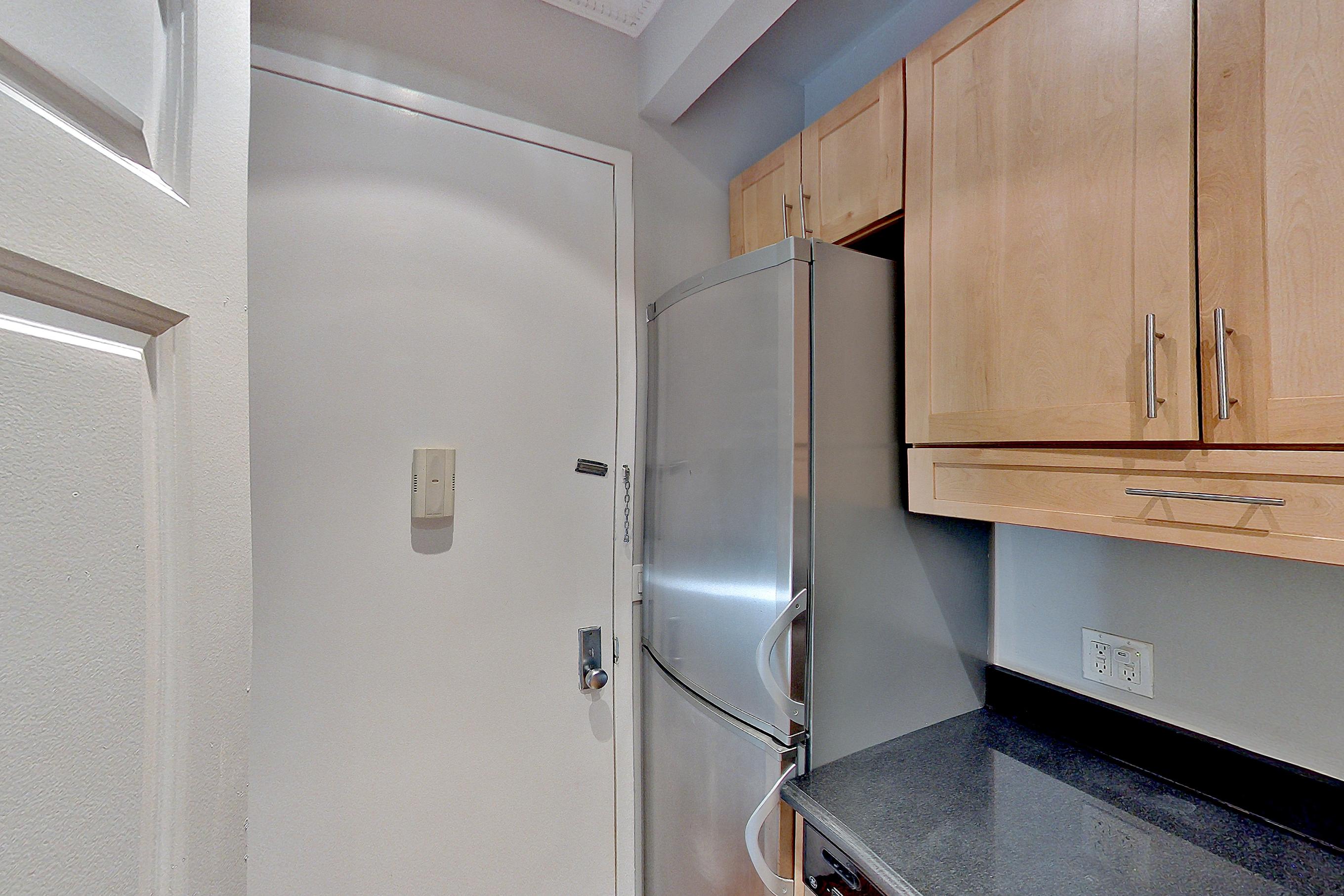 KITCHEN CLOSET