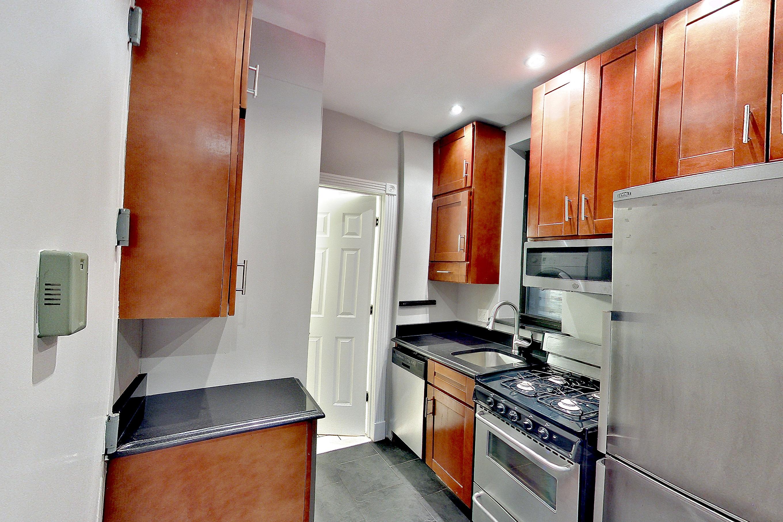 KITCHEN CLOSET