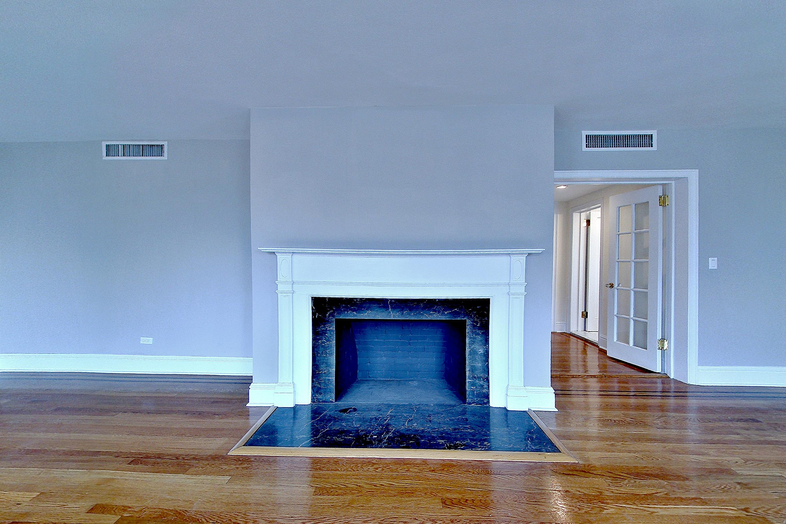LIVING ROOM CENTER