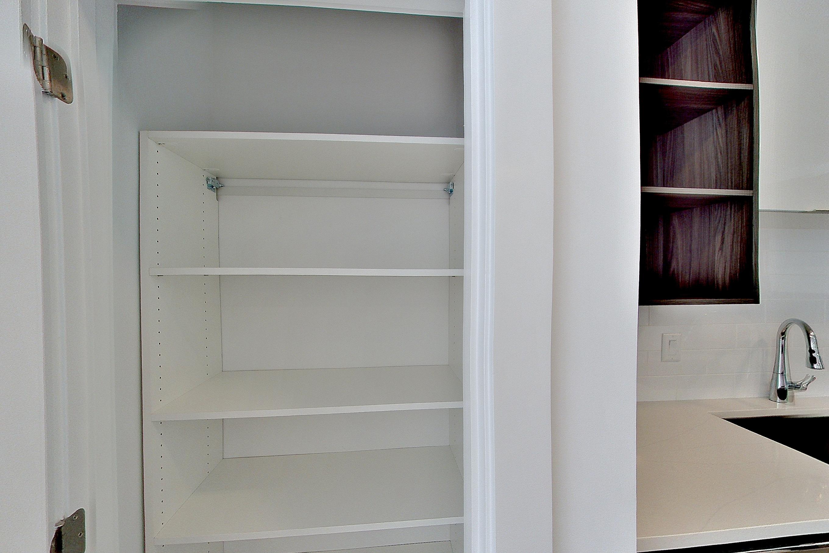 KITCHEN CLOSET