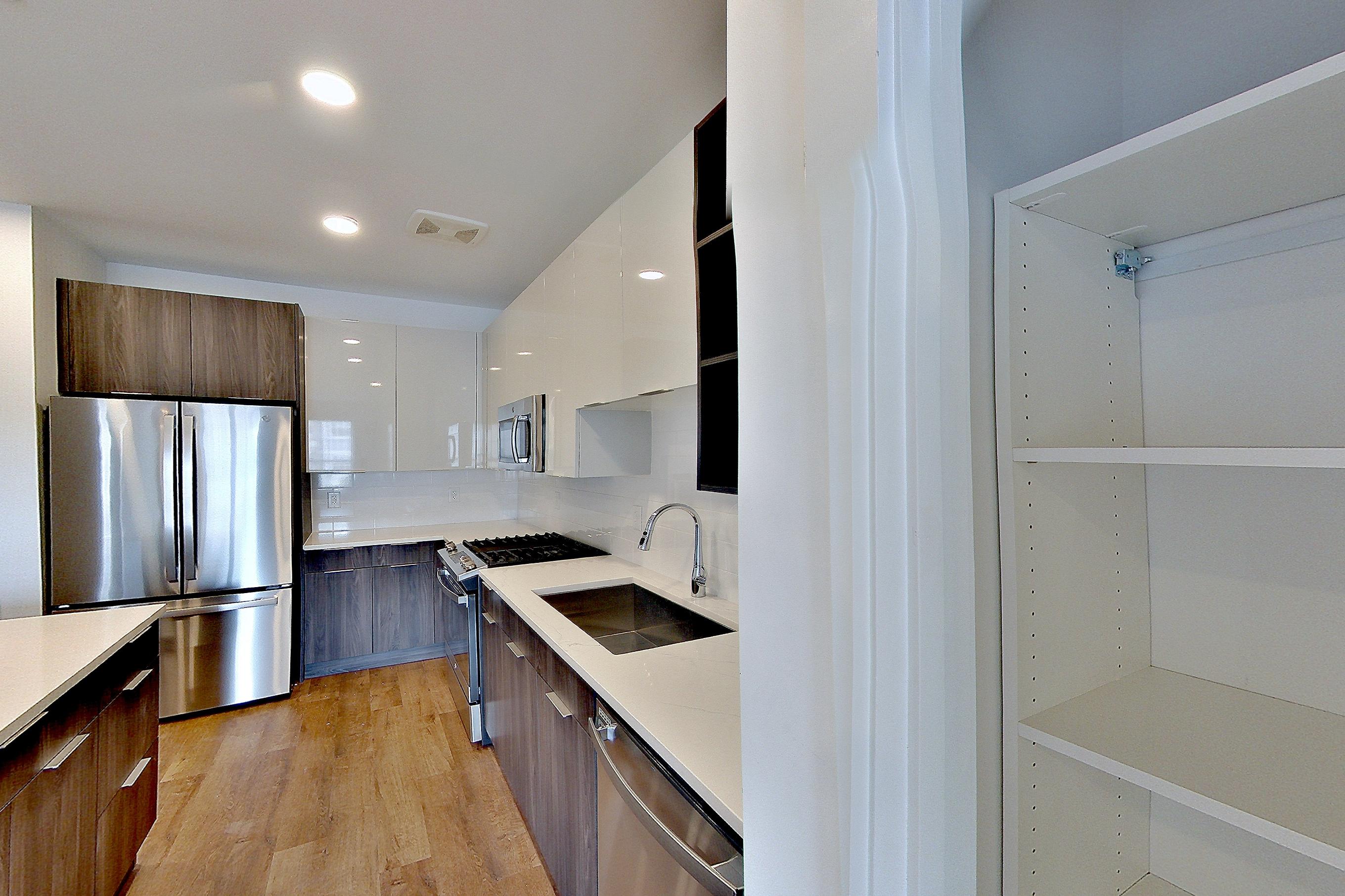 KITCHEN CLOSET