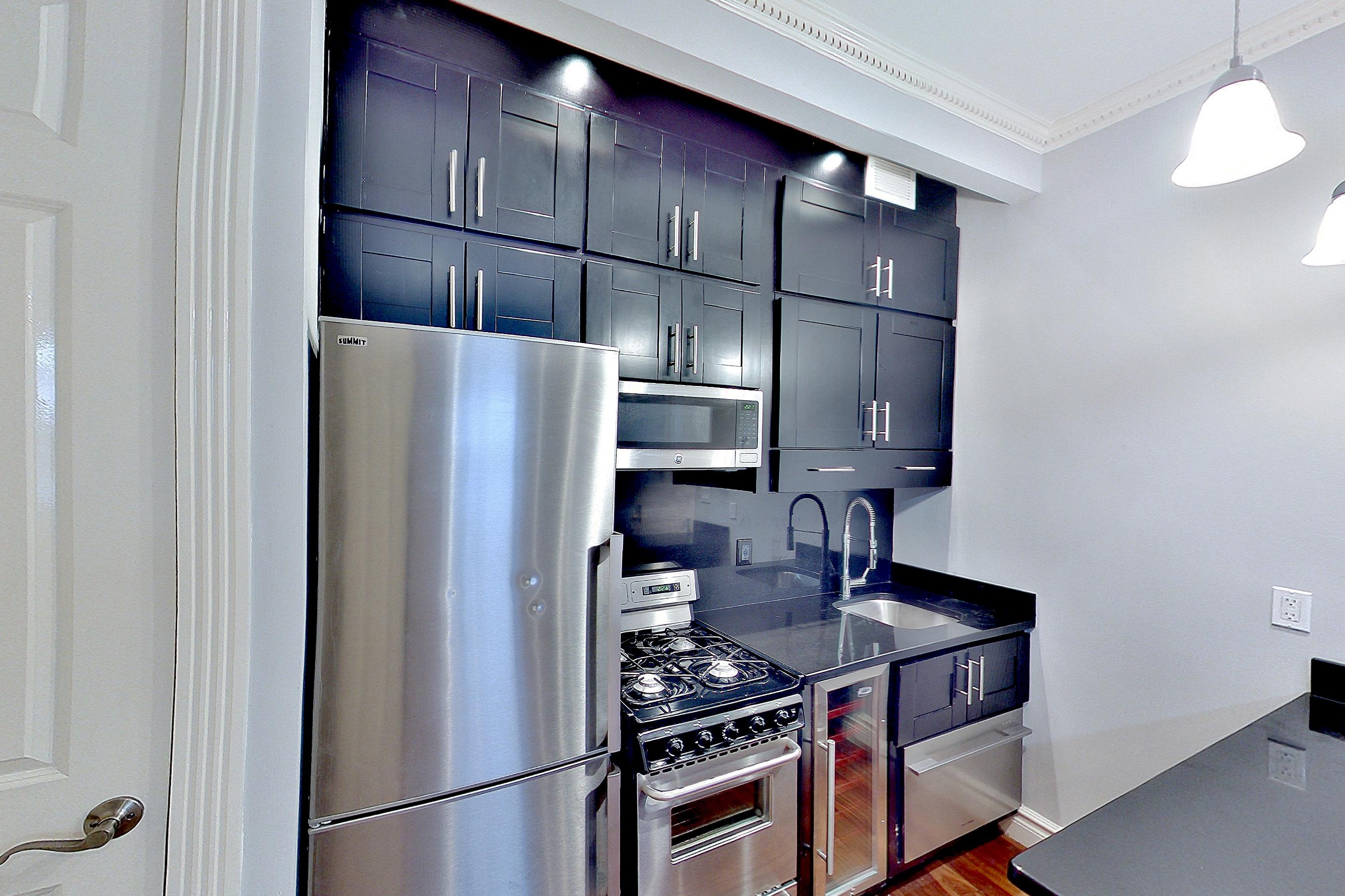 KITCHEN CLOSET