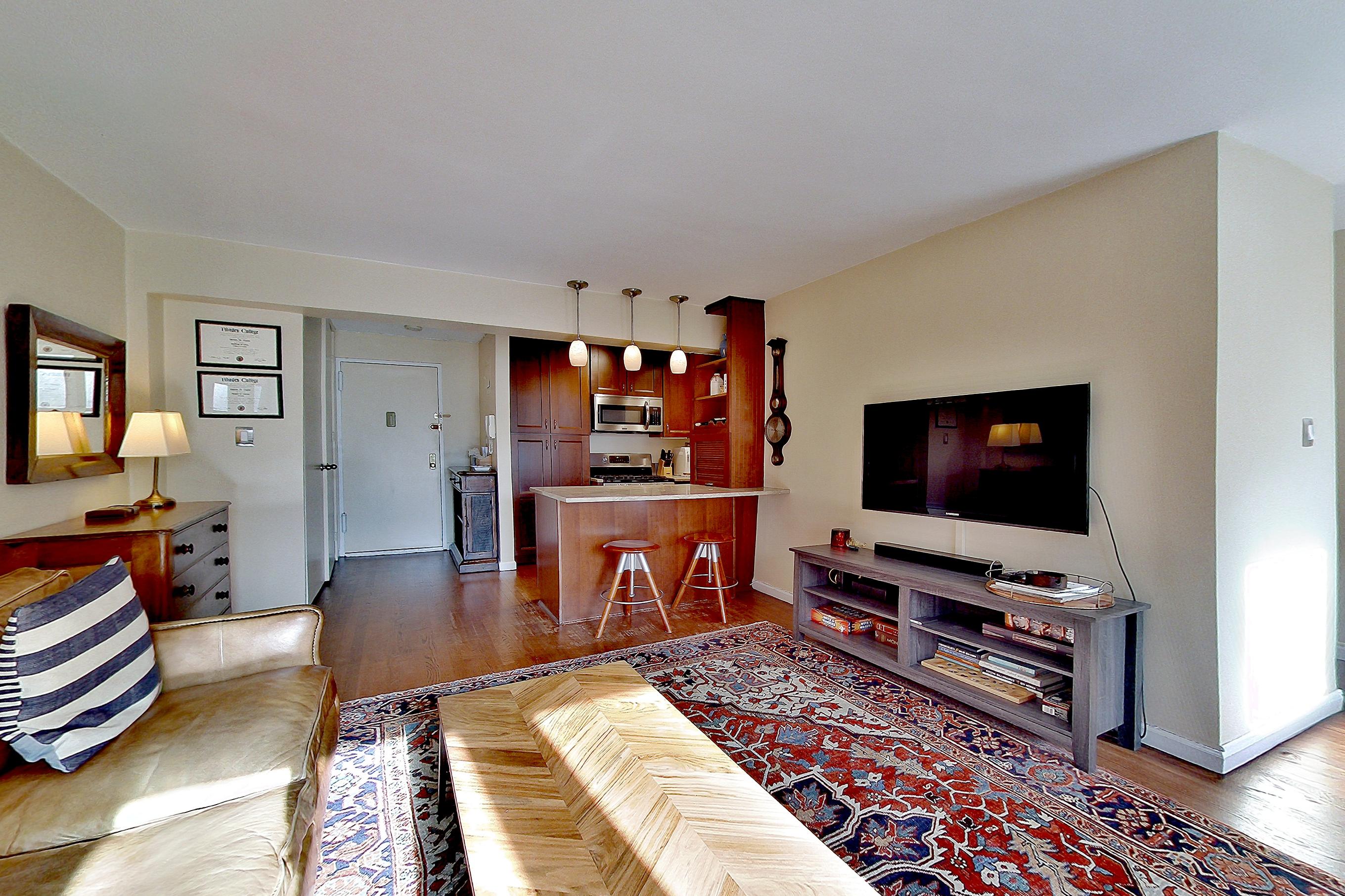 LIVING SPACE CORNER