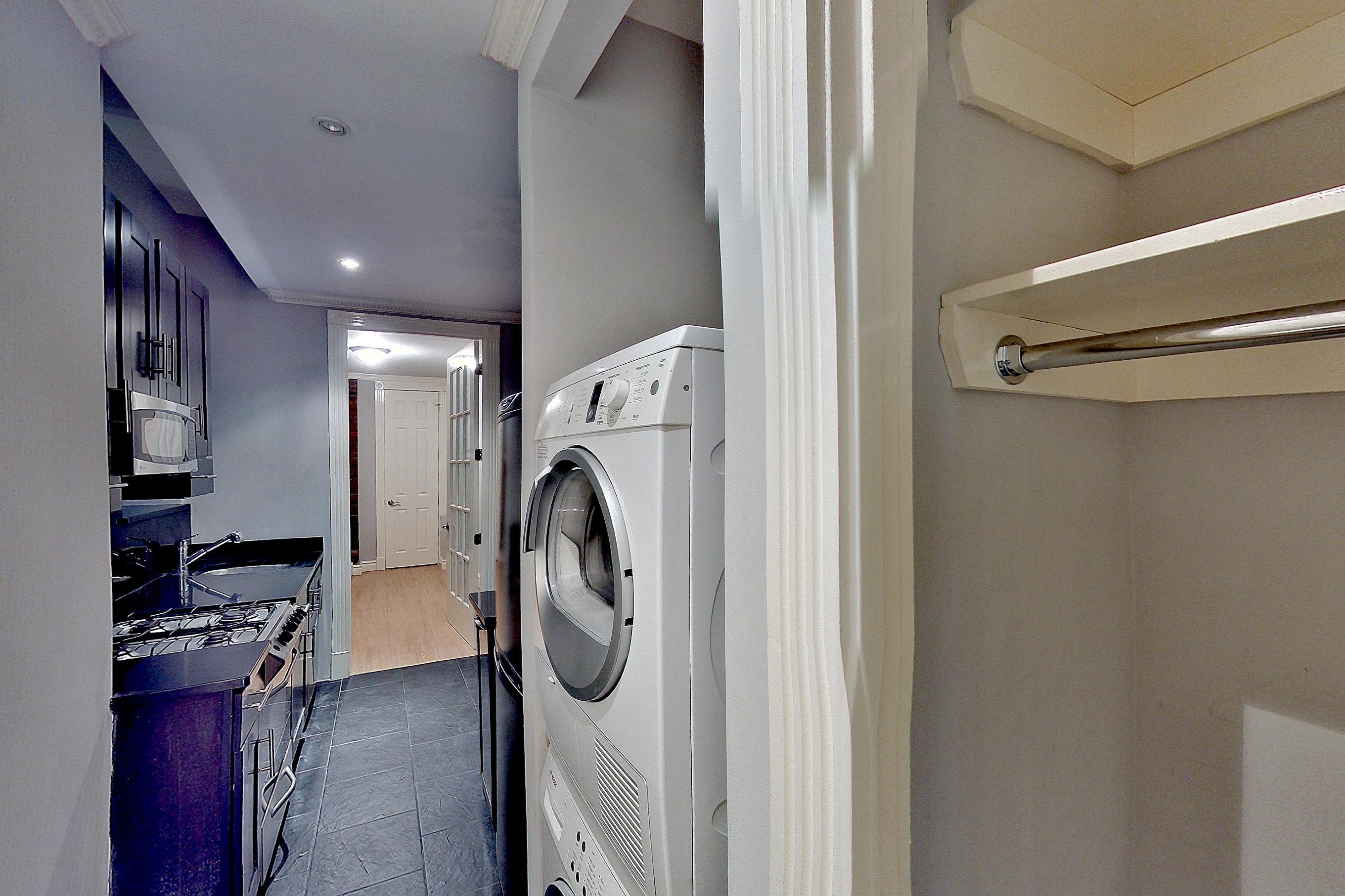 KITCHEN CLOSET