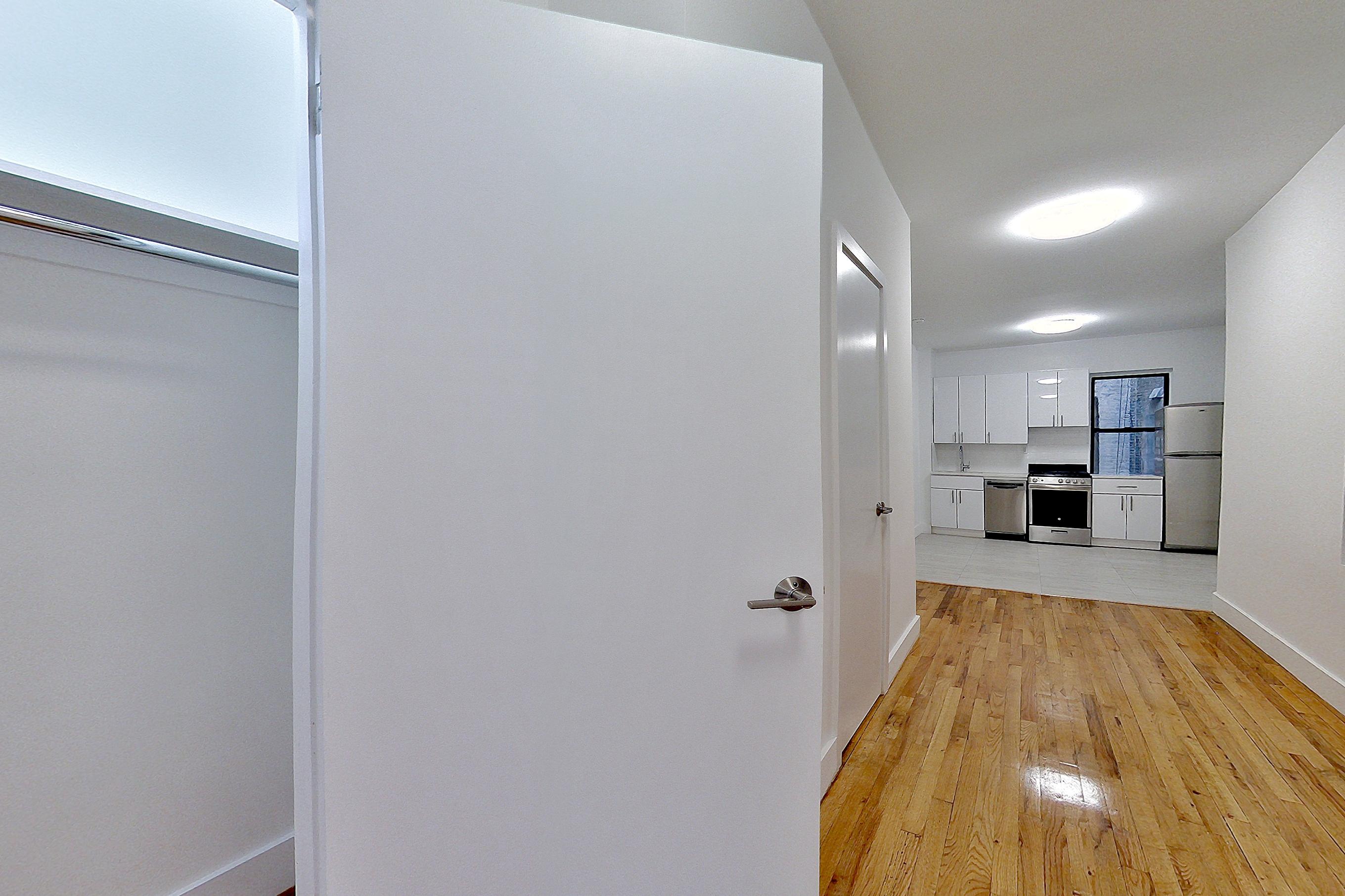 LIVING SPACE CLOSET
