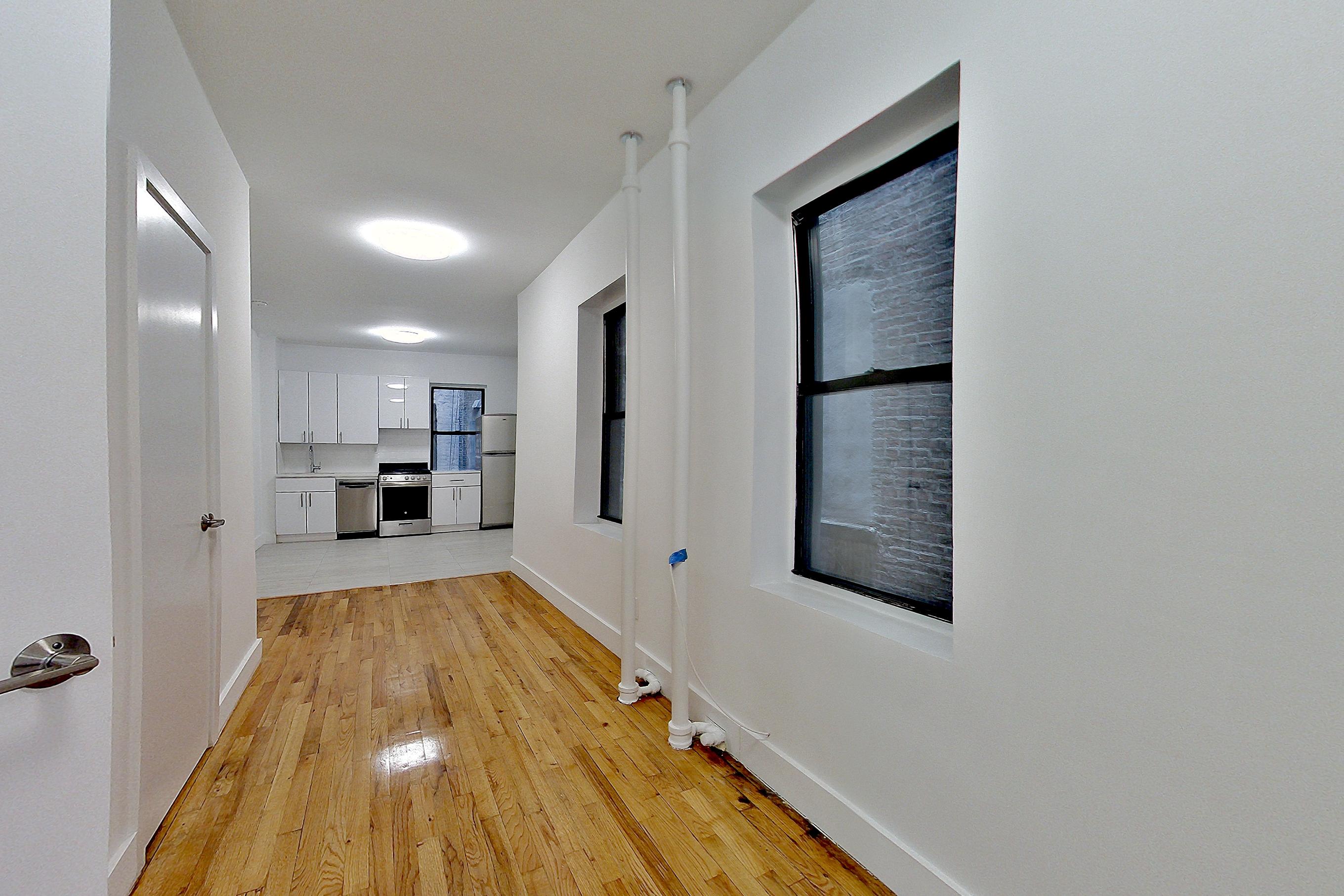 LIVING SPACE CLOSET