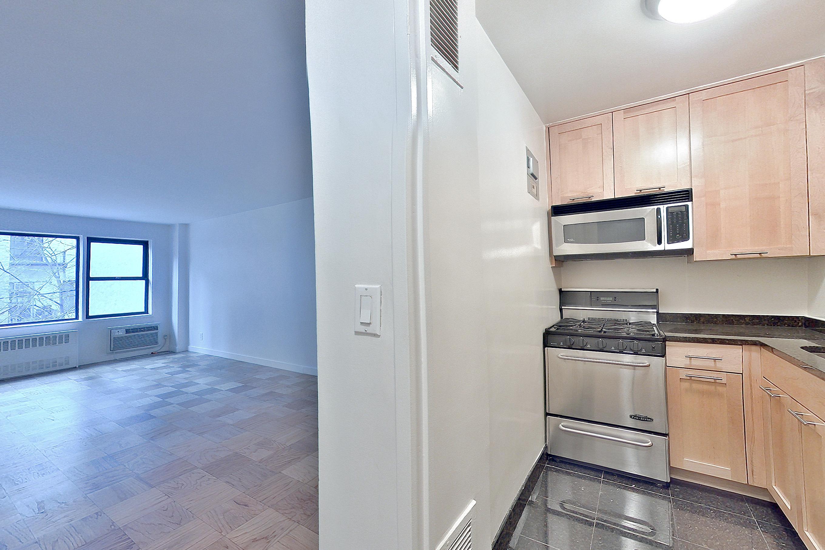 LIVING SPACE CLOSET