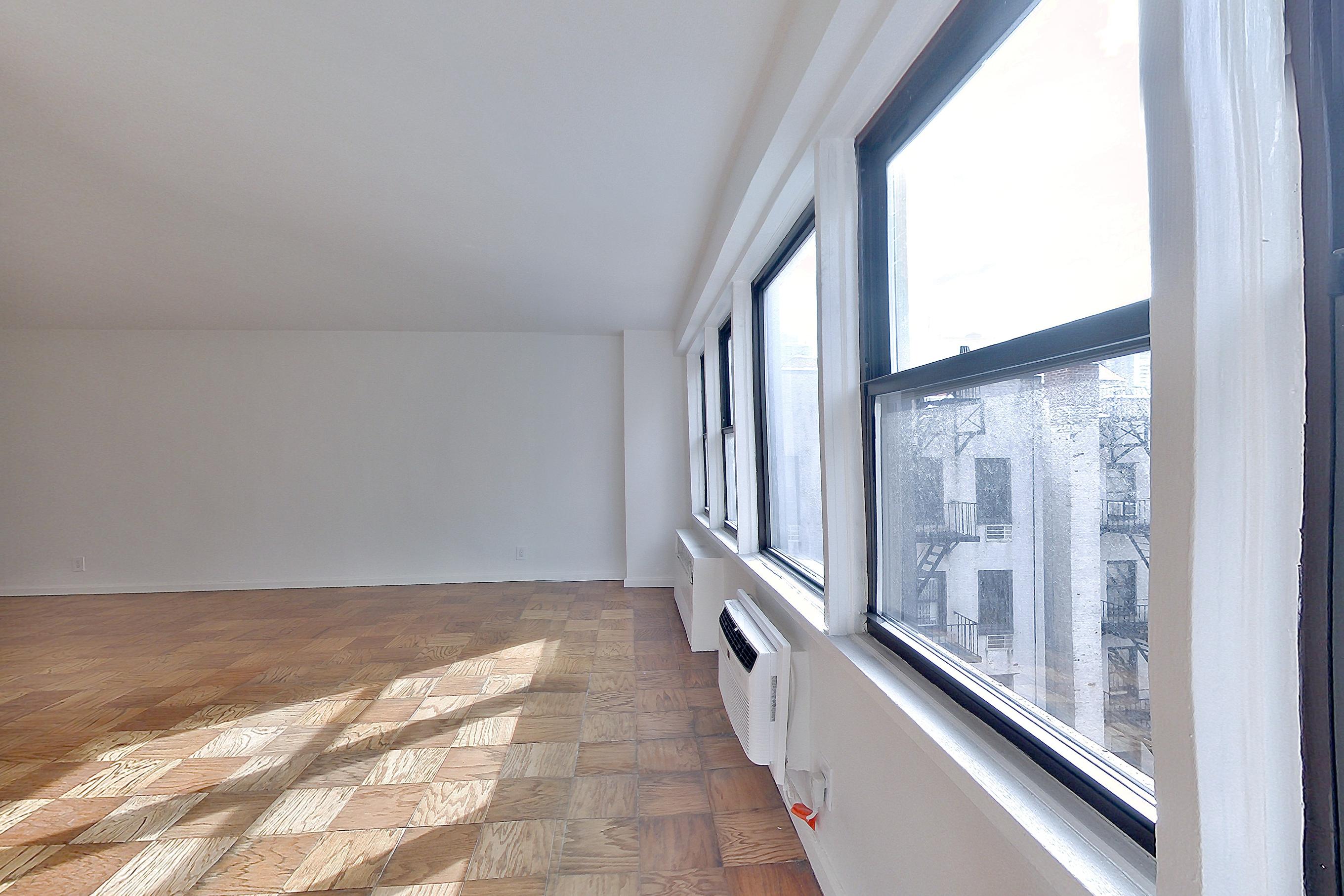 LIVING SPACE CORNER 2