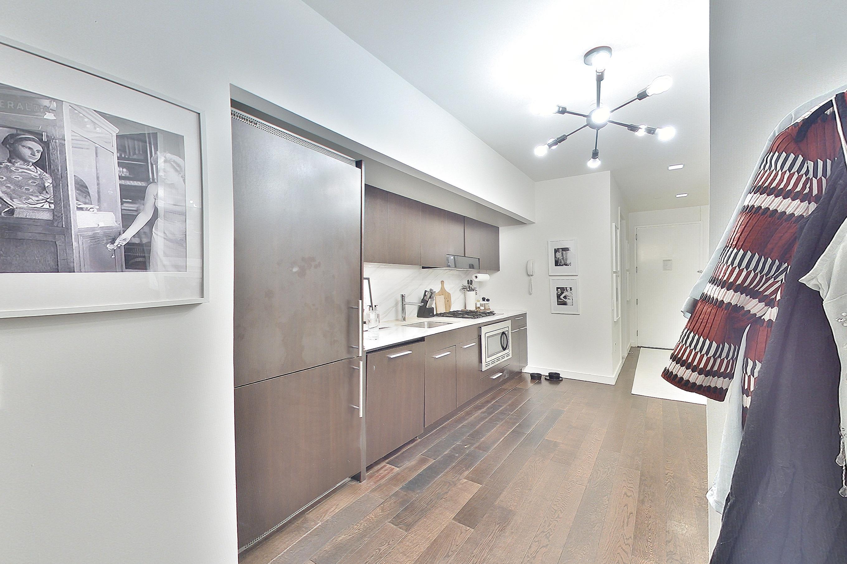 LIVING SPACE CLOSET