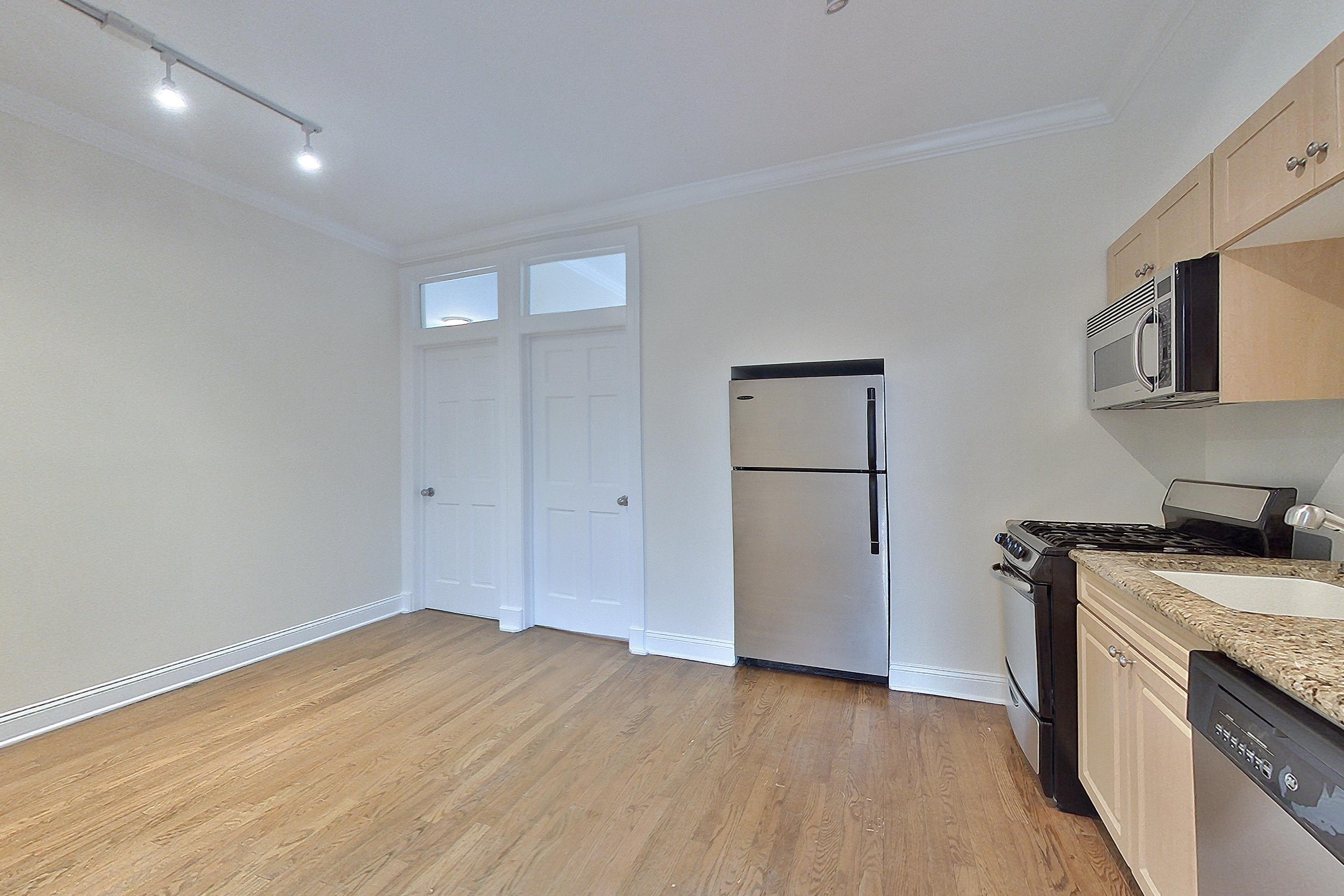 LIVING SPACE CLOSET