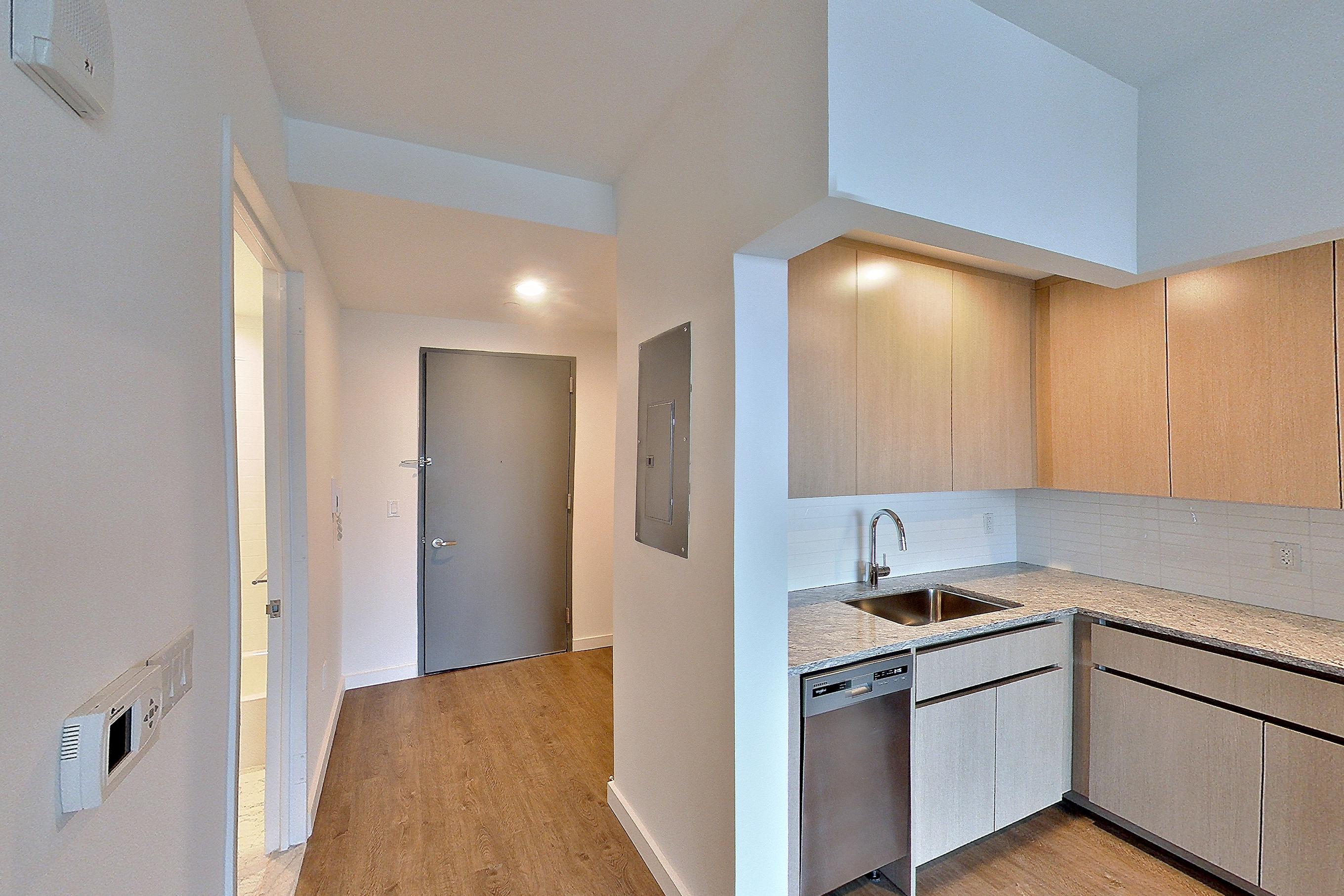 KITCHEN CLOSET