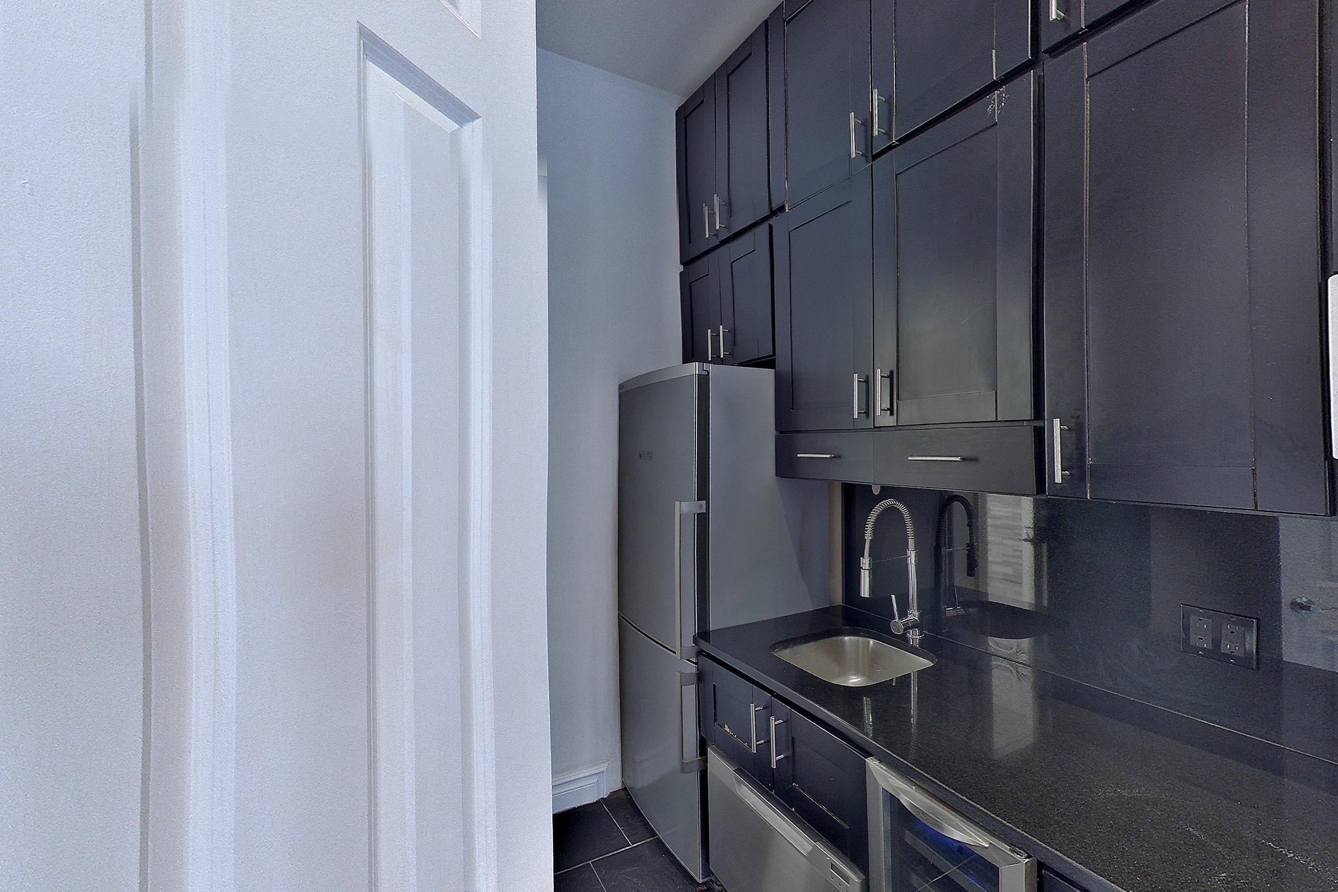 KITCHEN CLOSET