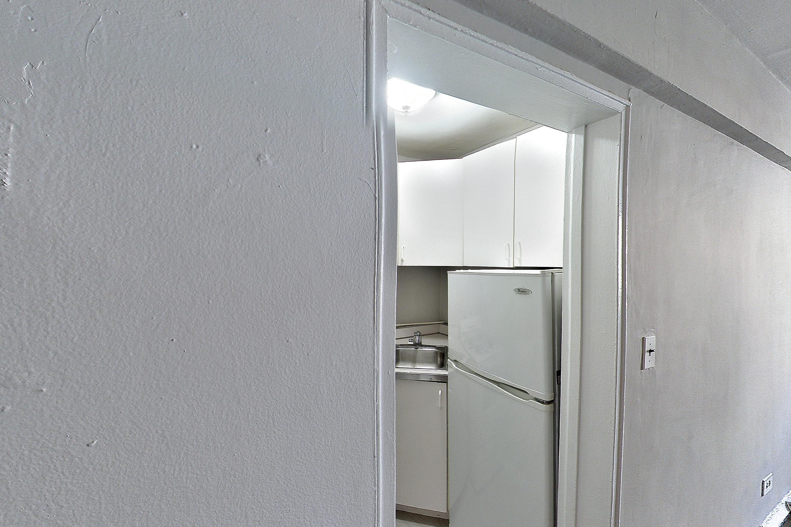LIVING SPACE CLOSET