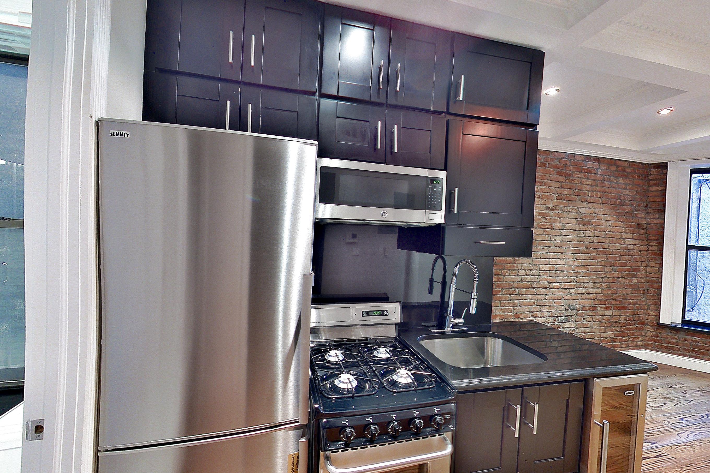 KITCHEN CLOSET