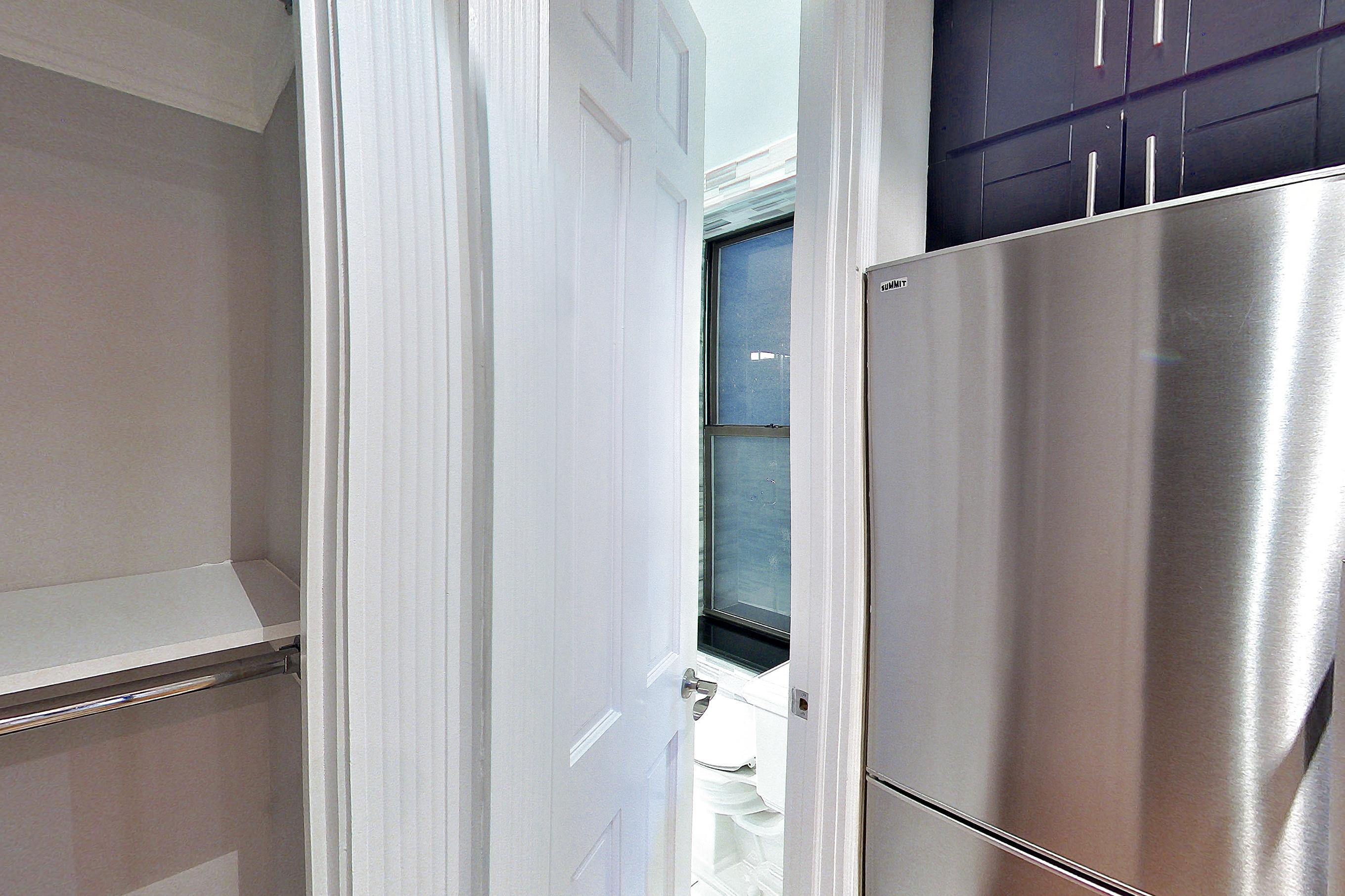 KITCHEN CLOSET