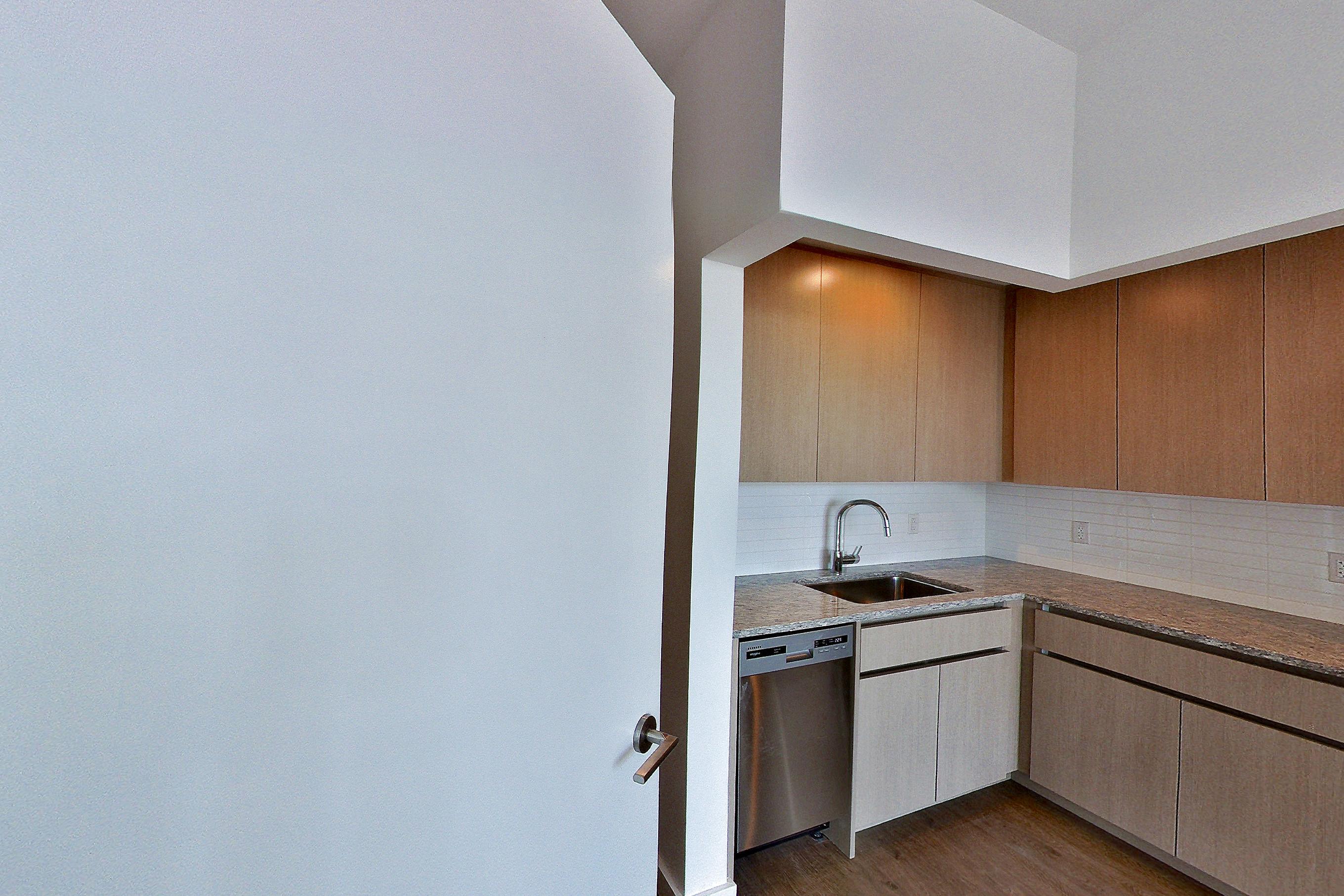KITCHEN CLOSET
