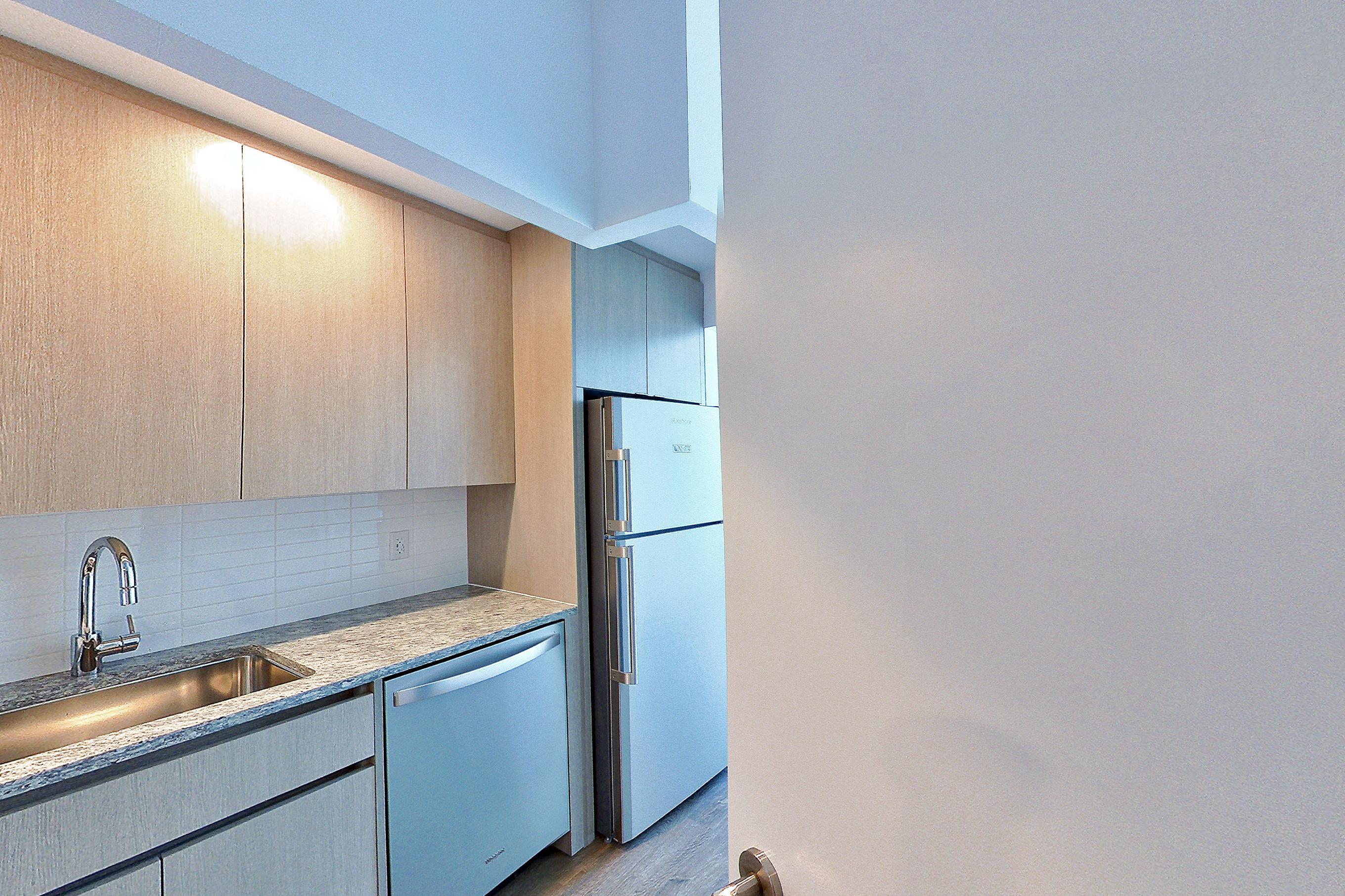 KITCHEN CLOSET