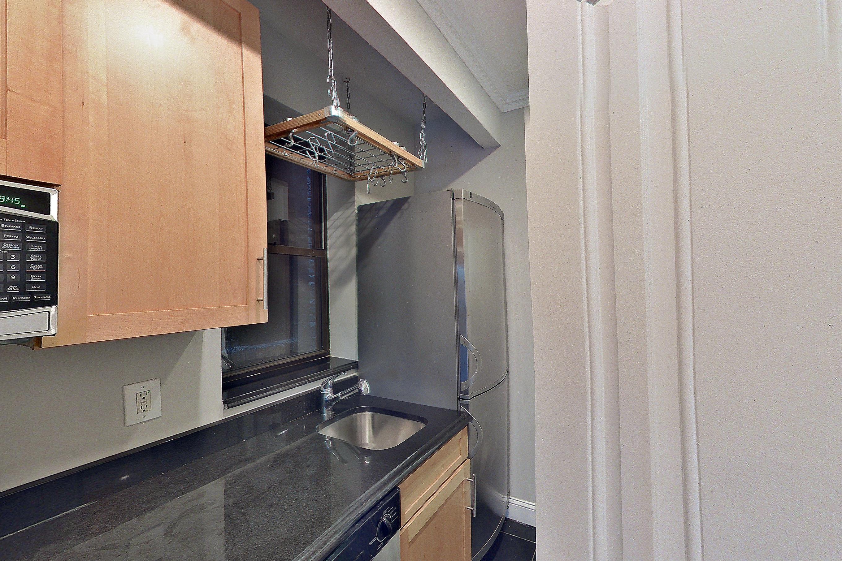 KITCHEN CLOSET