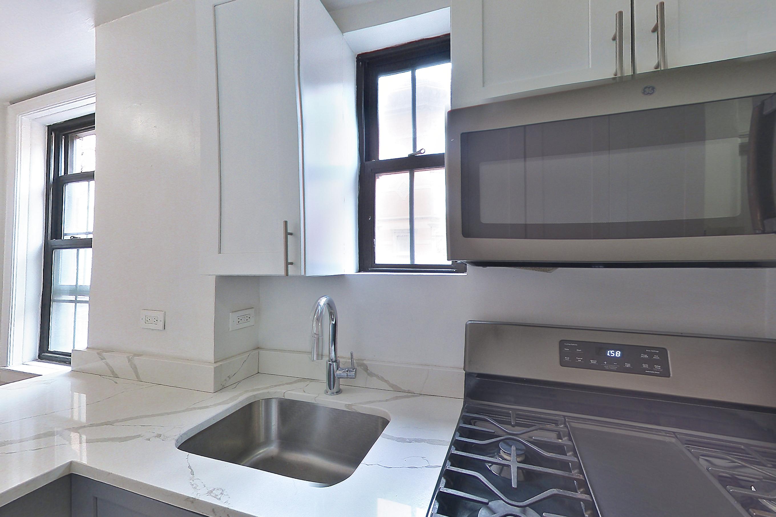 KITCHEN CENTER