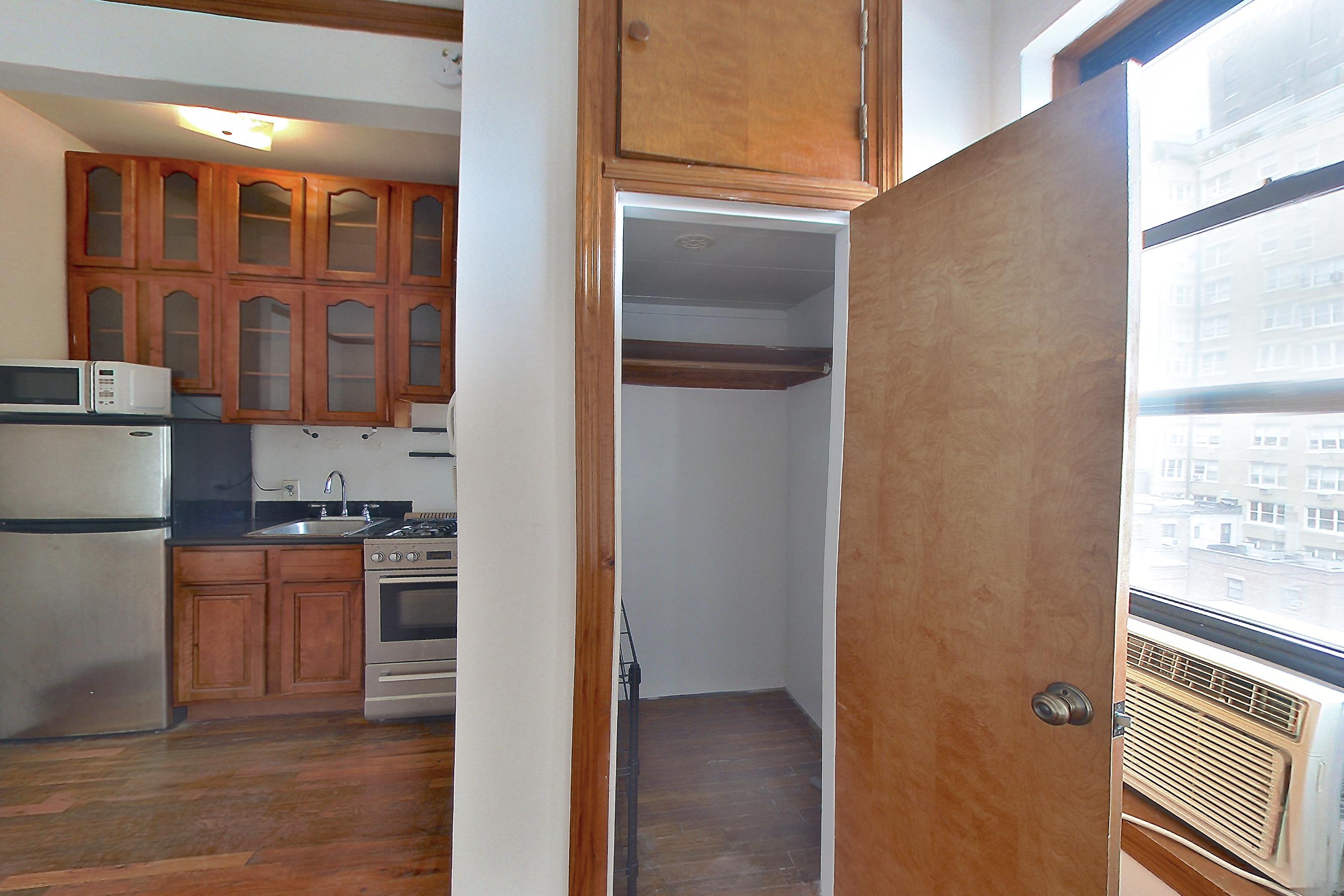 LIVING ROOM CLOSET