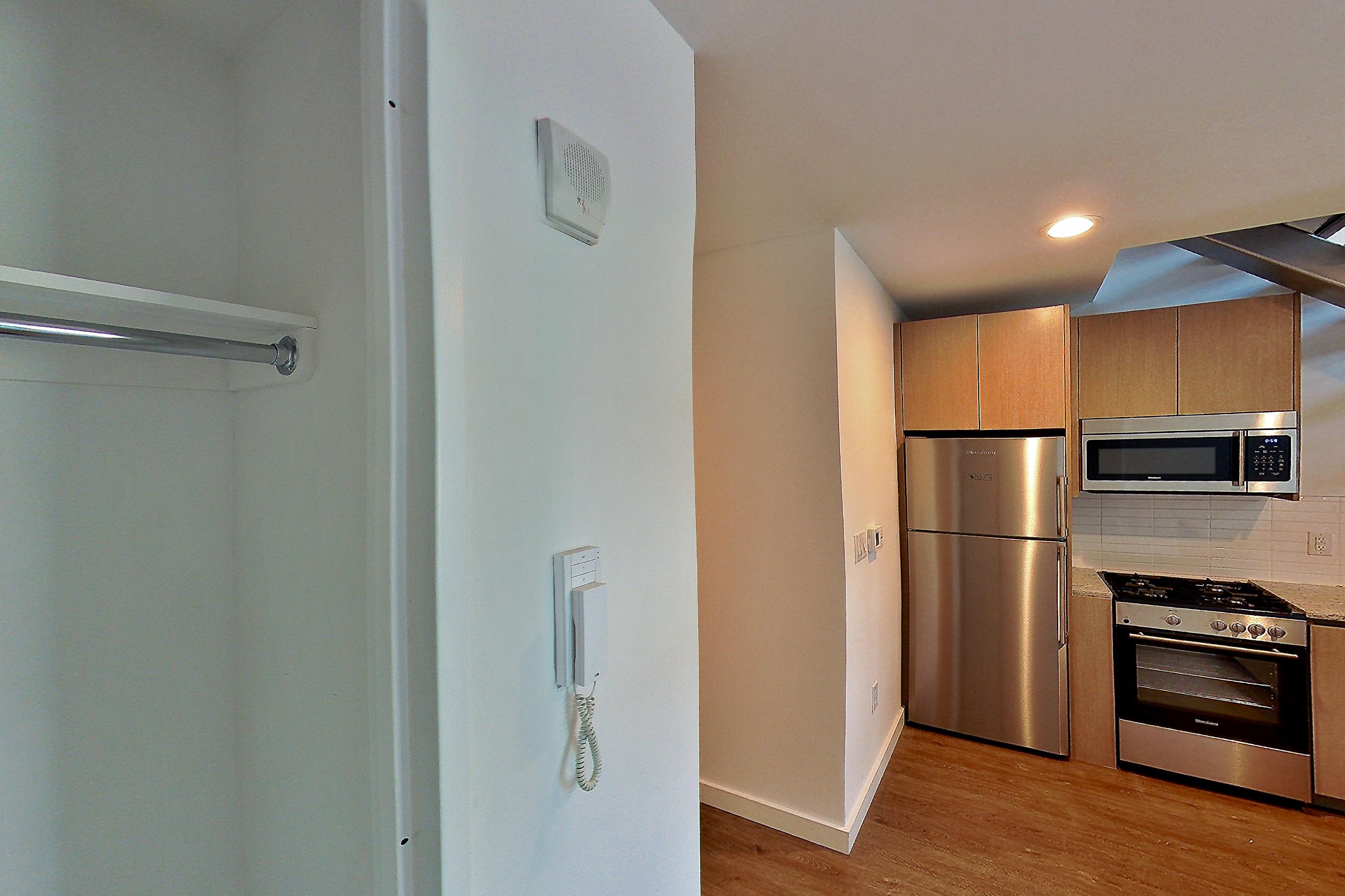KITCHEN CLOSET