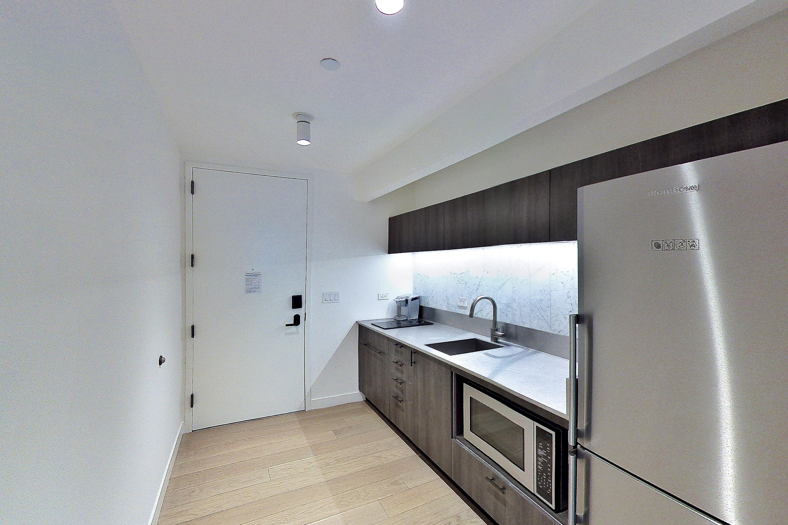KITCHEN CLOSET