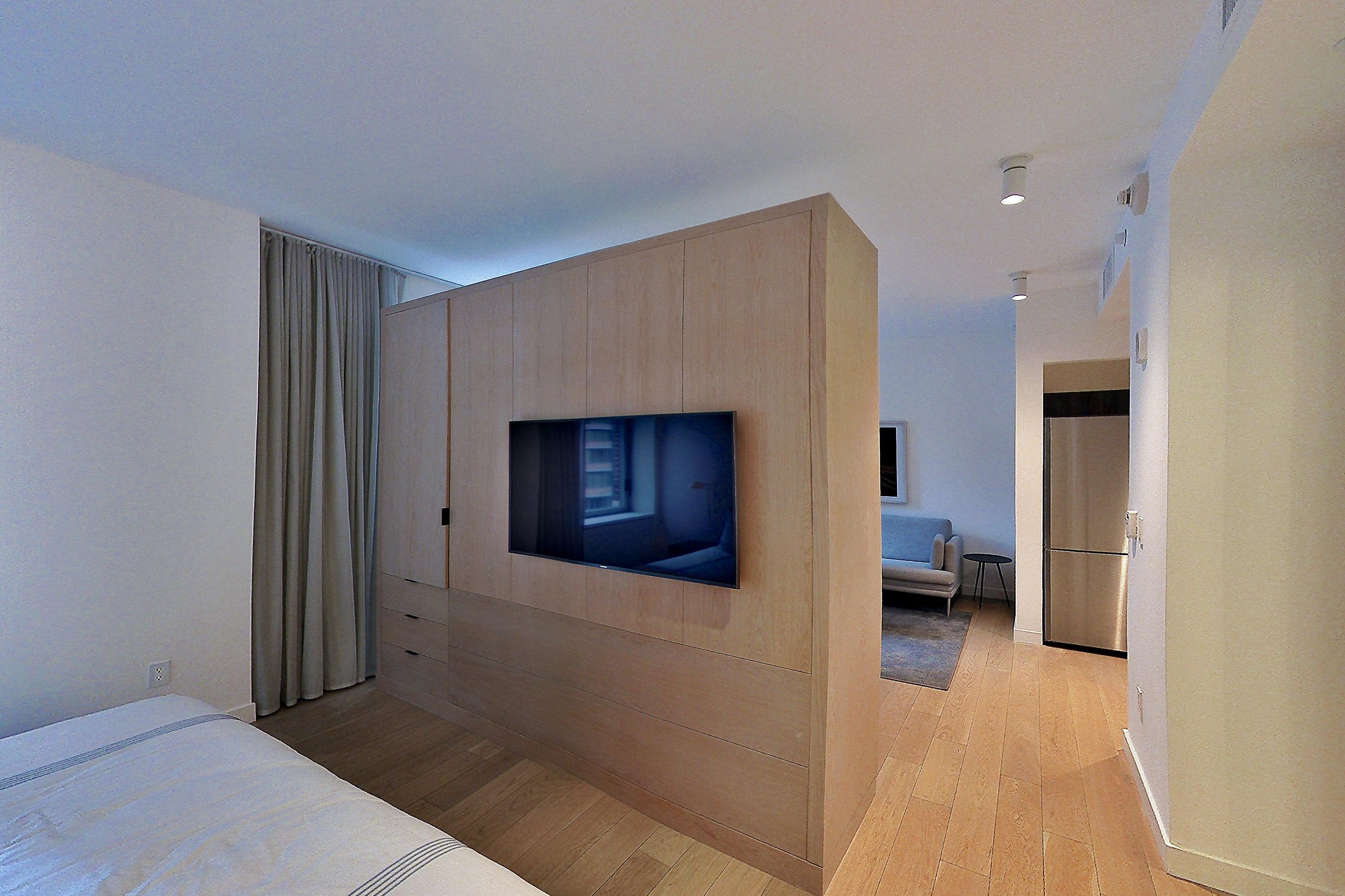 LIVING SPACE CLOSET