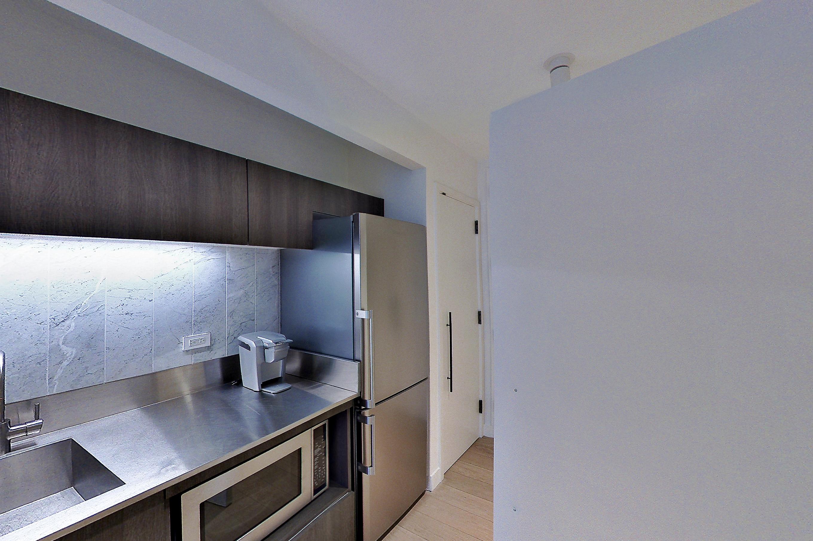 KITCHEN CLOSET