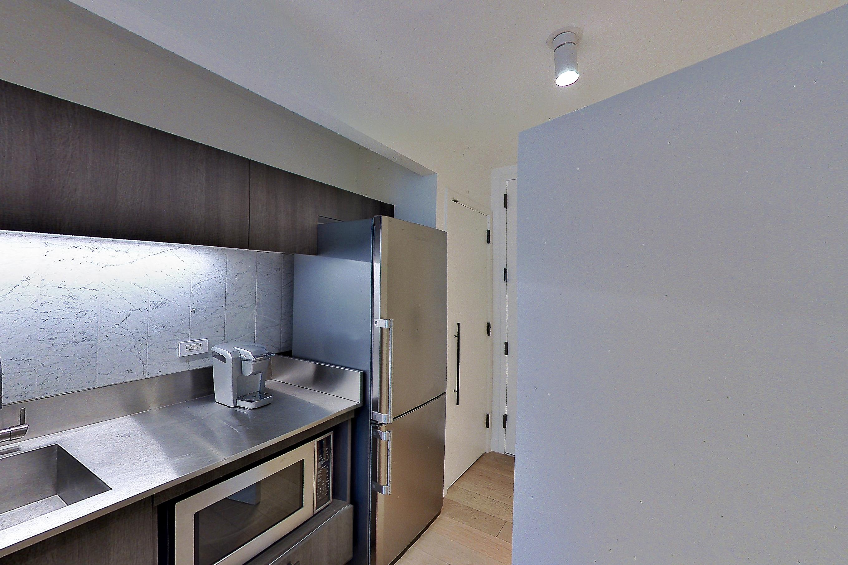 KITCHEN CLOSET