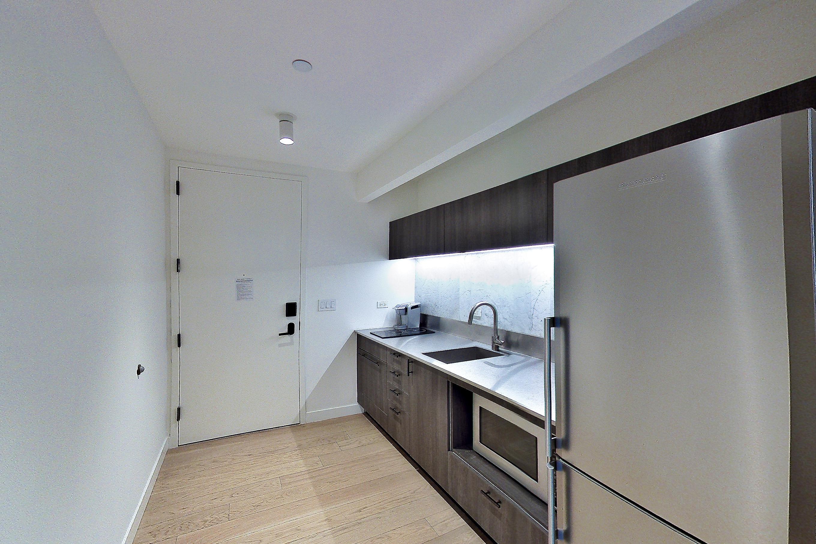 KITCHEN CLOSET