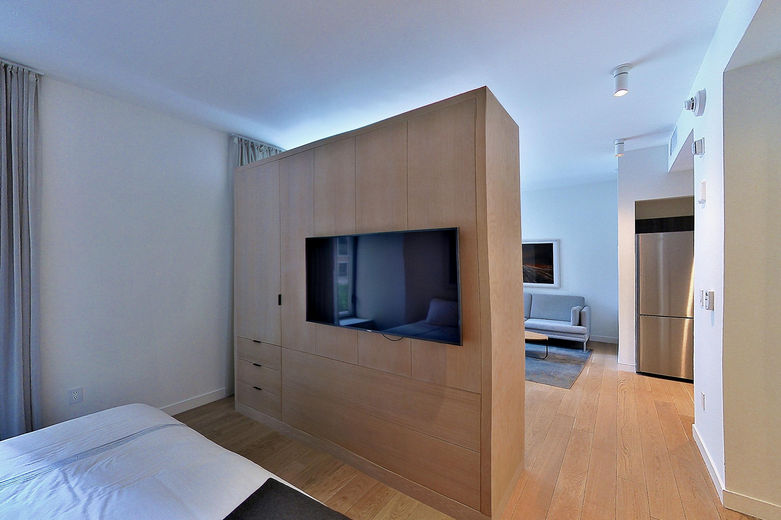 LIVING SPACE CLOSET