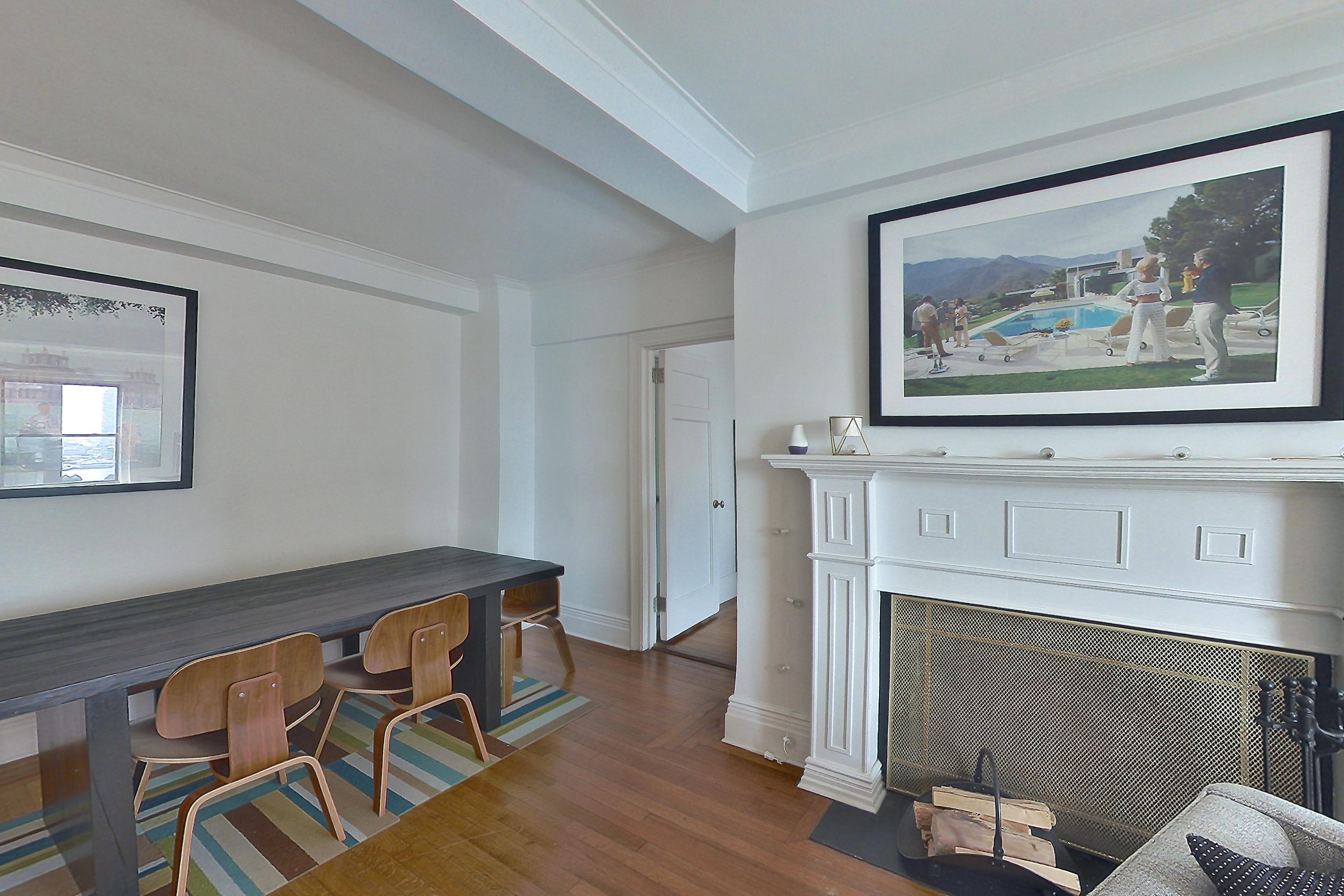 LIVING ROOM CENTER
