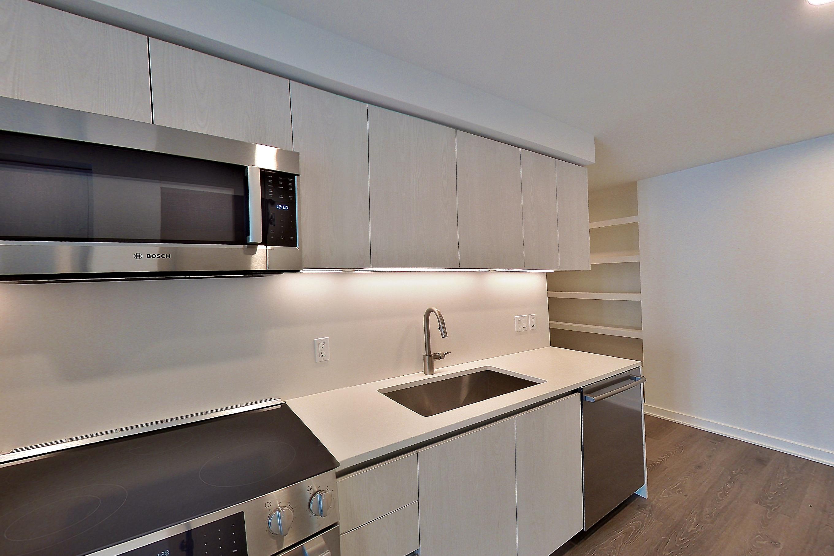 KITCHEN CLOSET