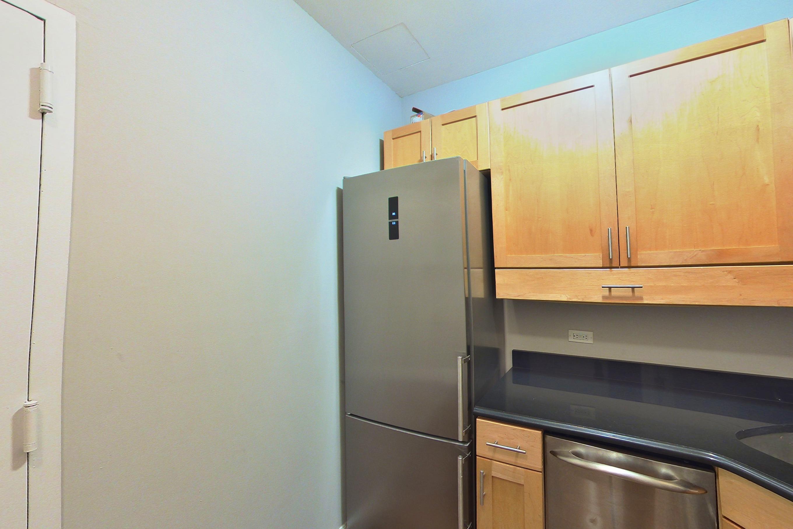 KITCHEN CLOSET