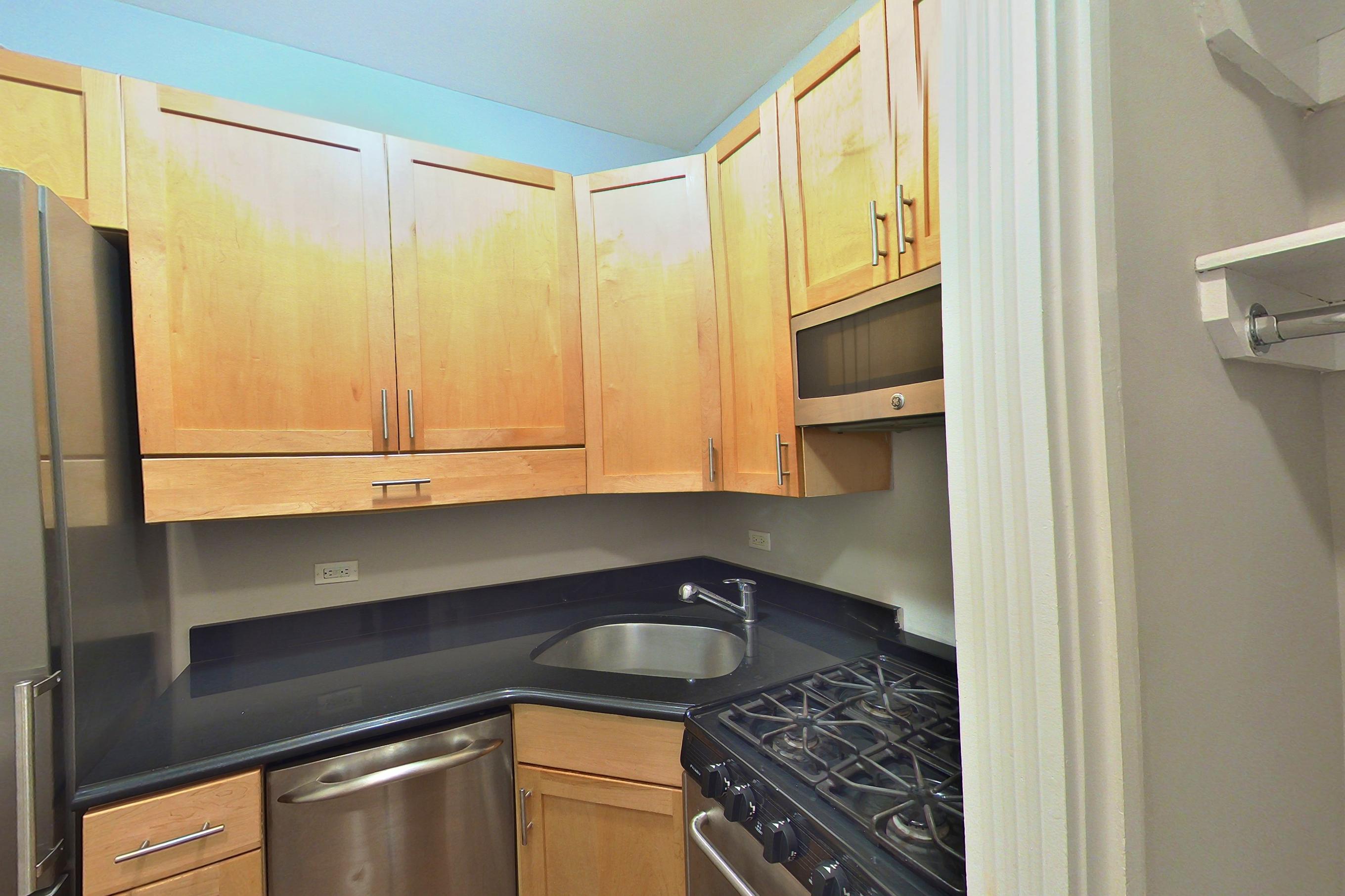 KITCHEN CLOSET