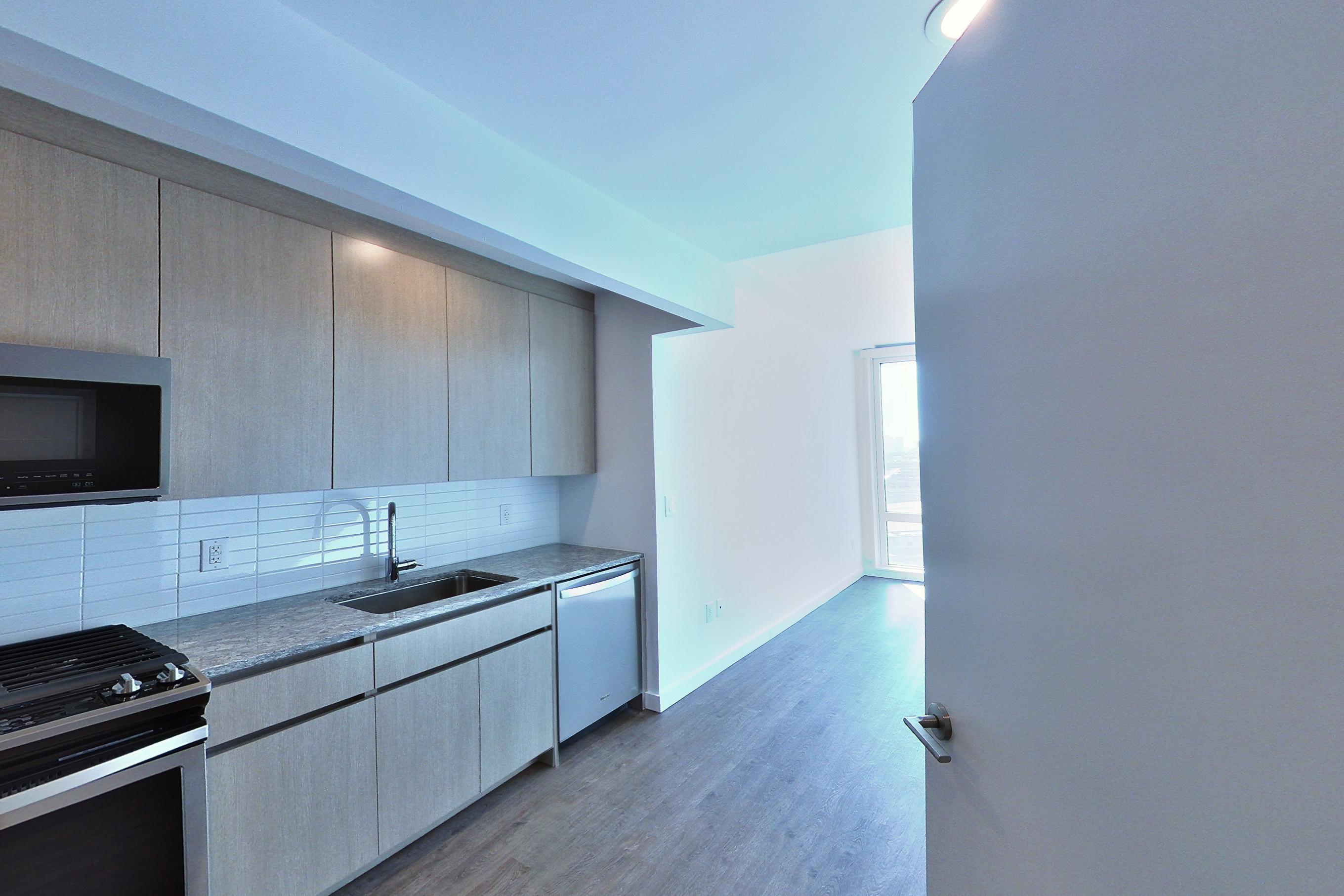 KITCHEN CLOSET