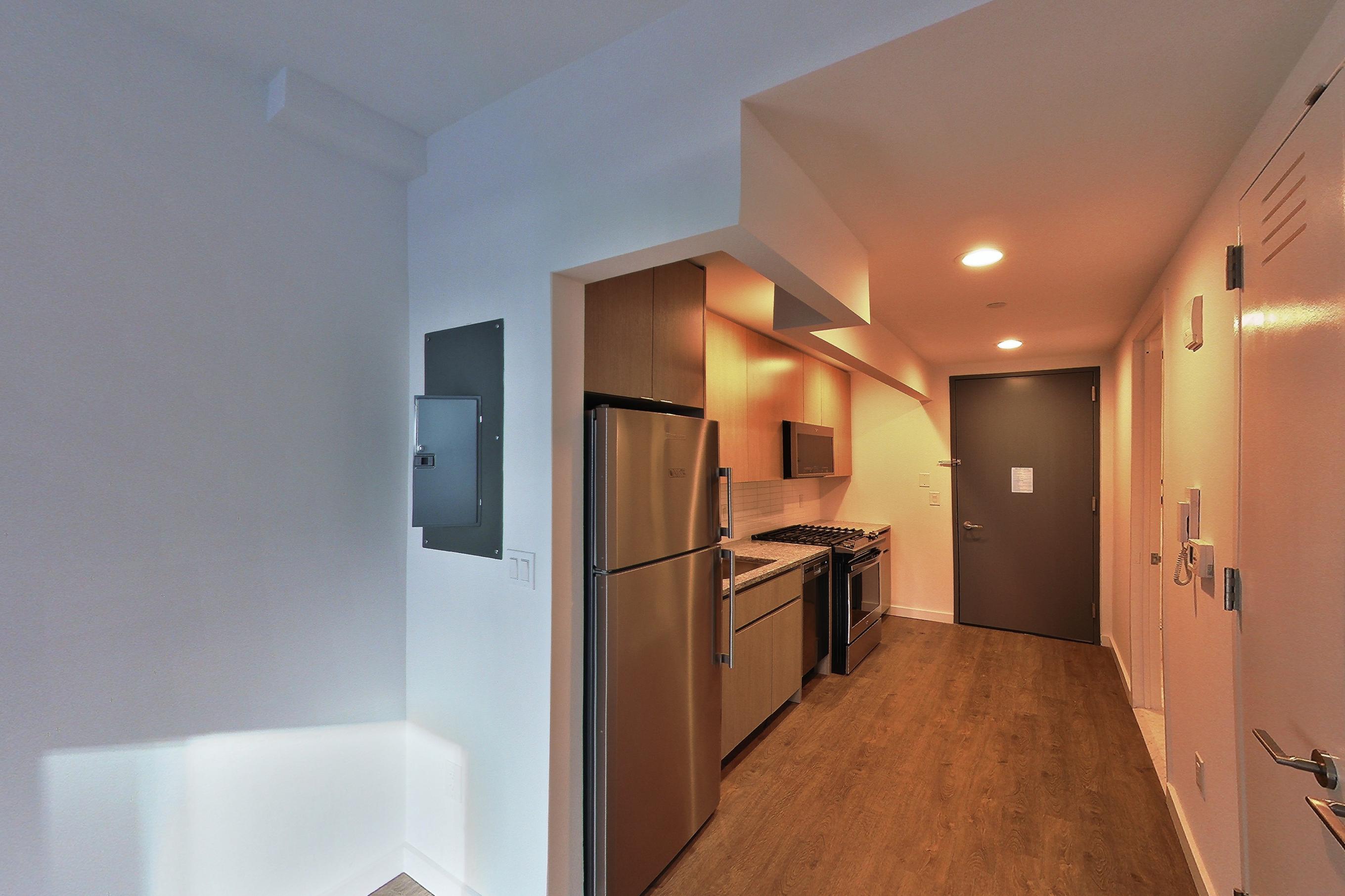 LIVING SPACE CLOSET