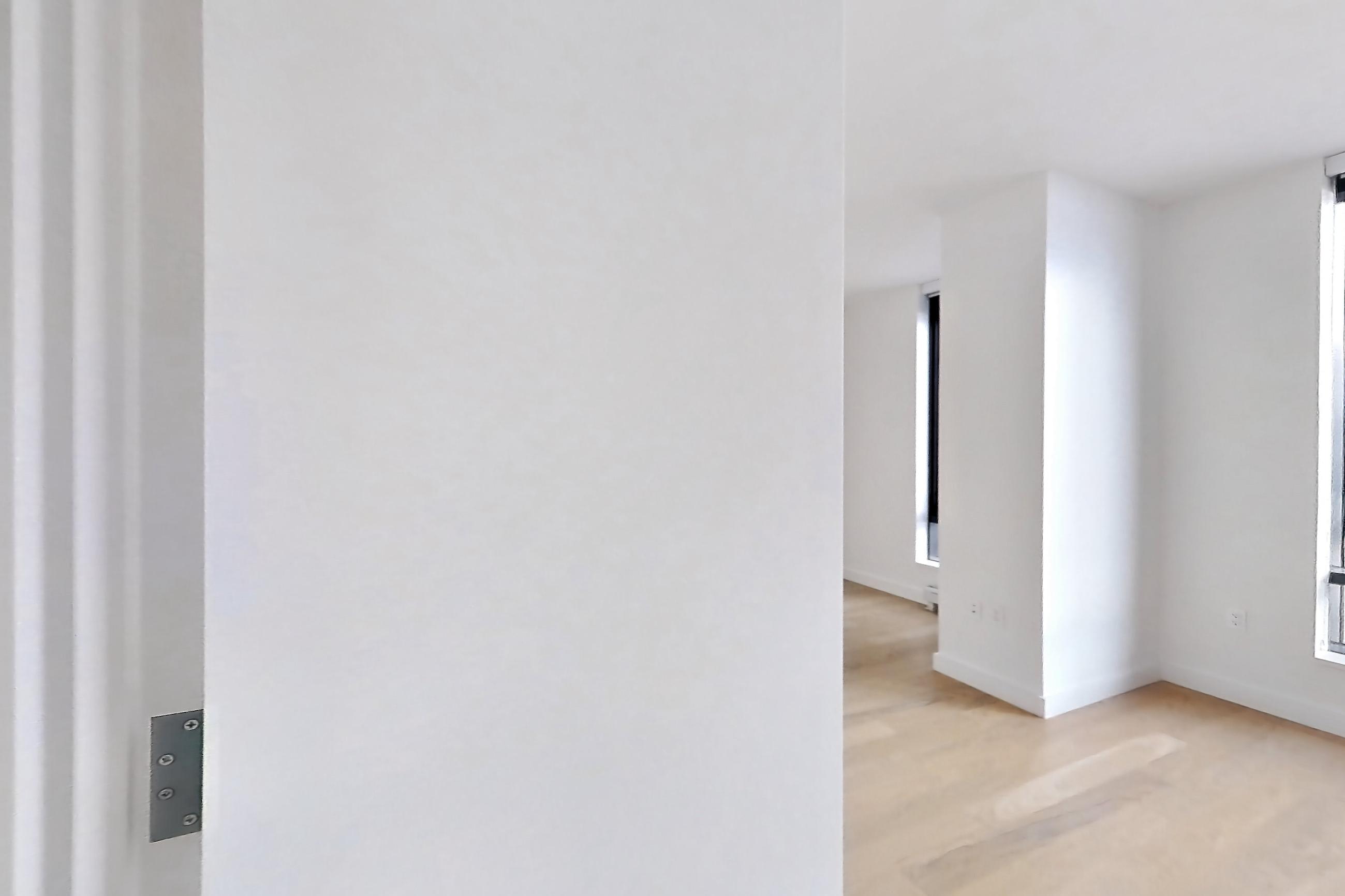 LIVING SPACE CLOSET