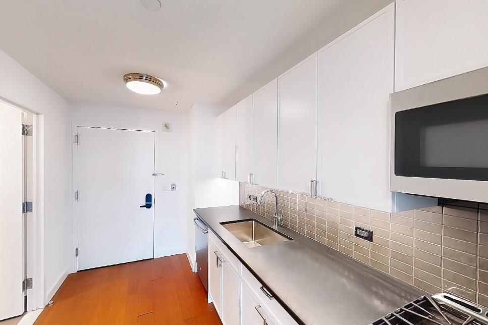 ENTRYWAY & KITCHEN