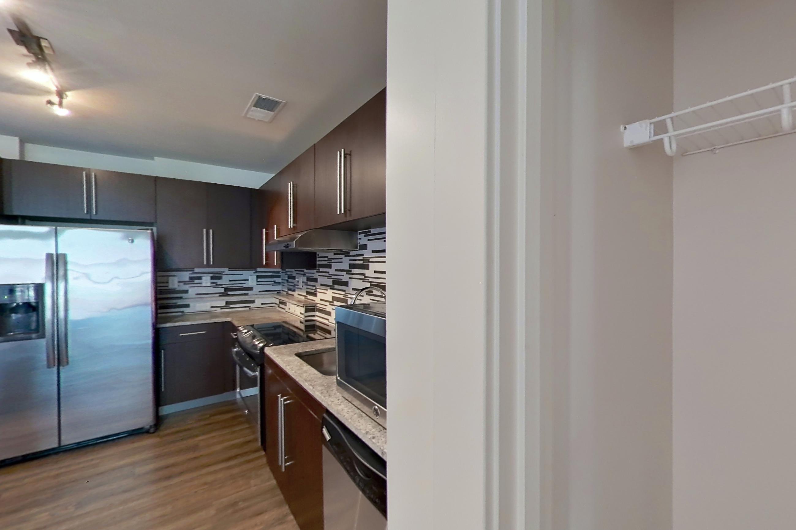 KITCHEN CLOSET
