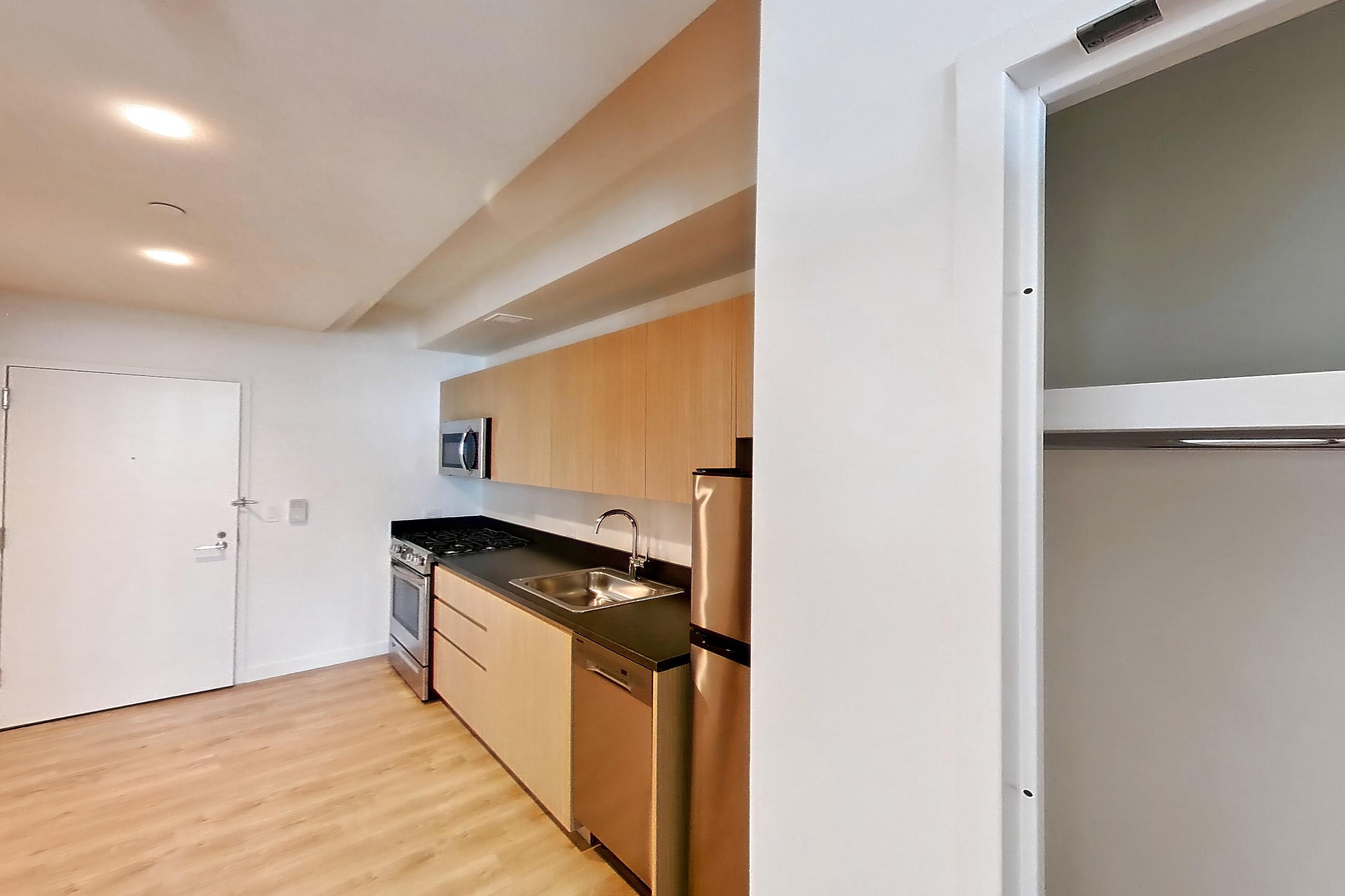 LIVING SPACE CLOSET 2