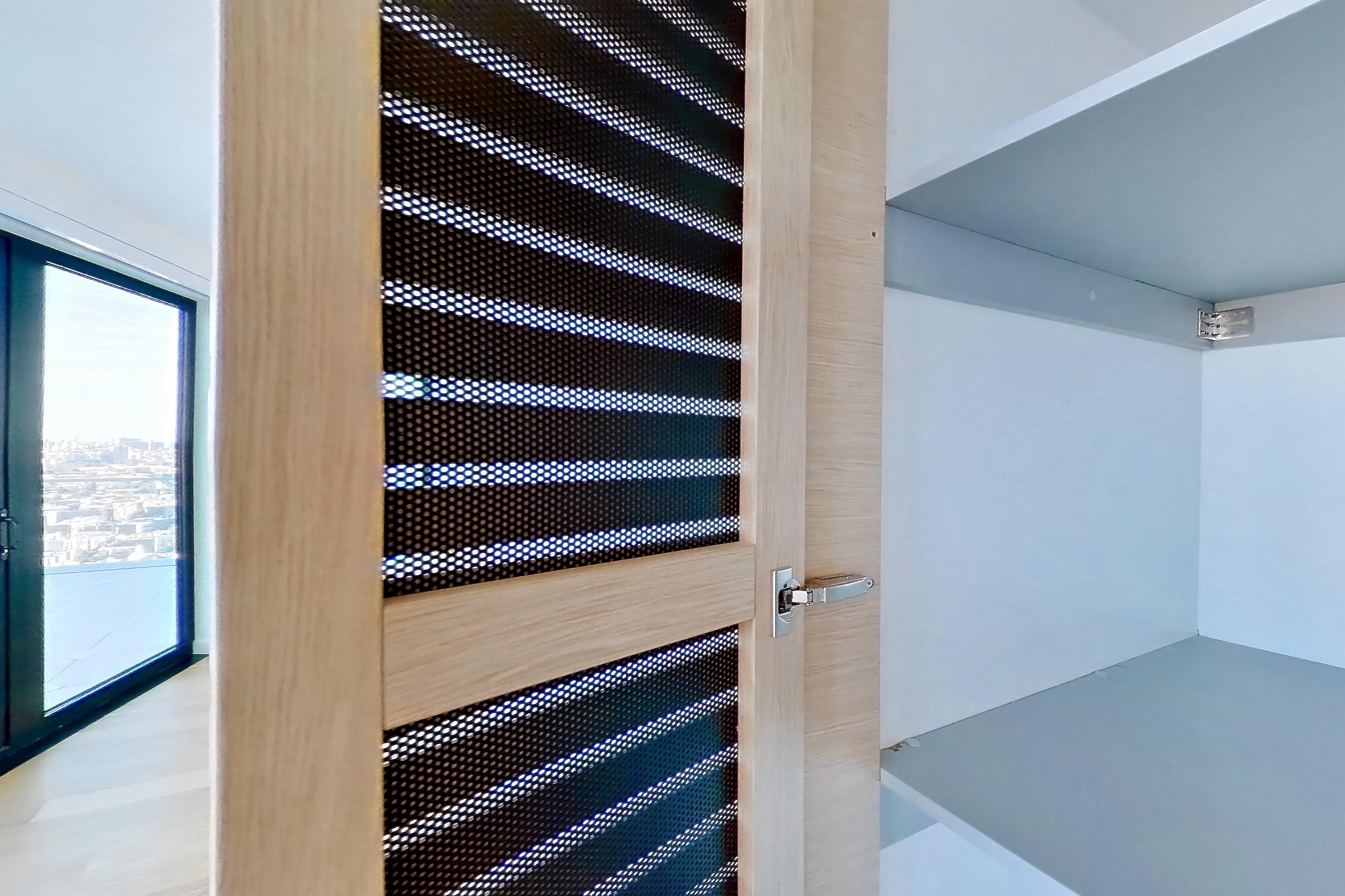 KITCHEN CLOSET