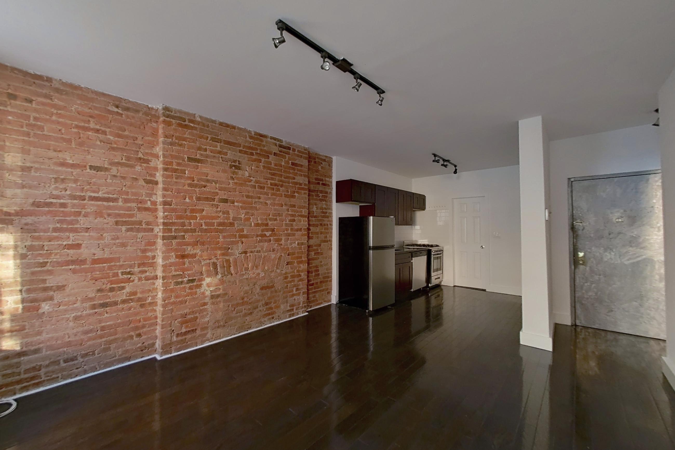 LIVING ROOM CORNER 1