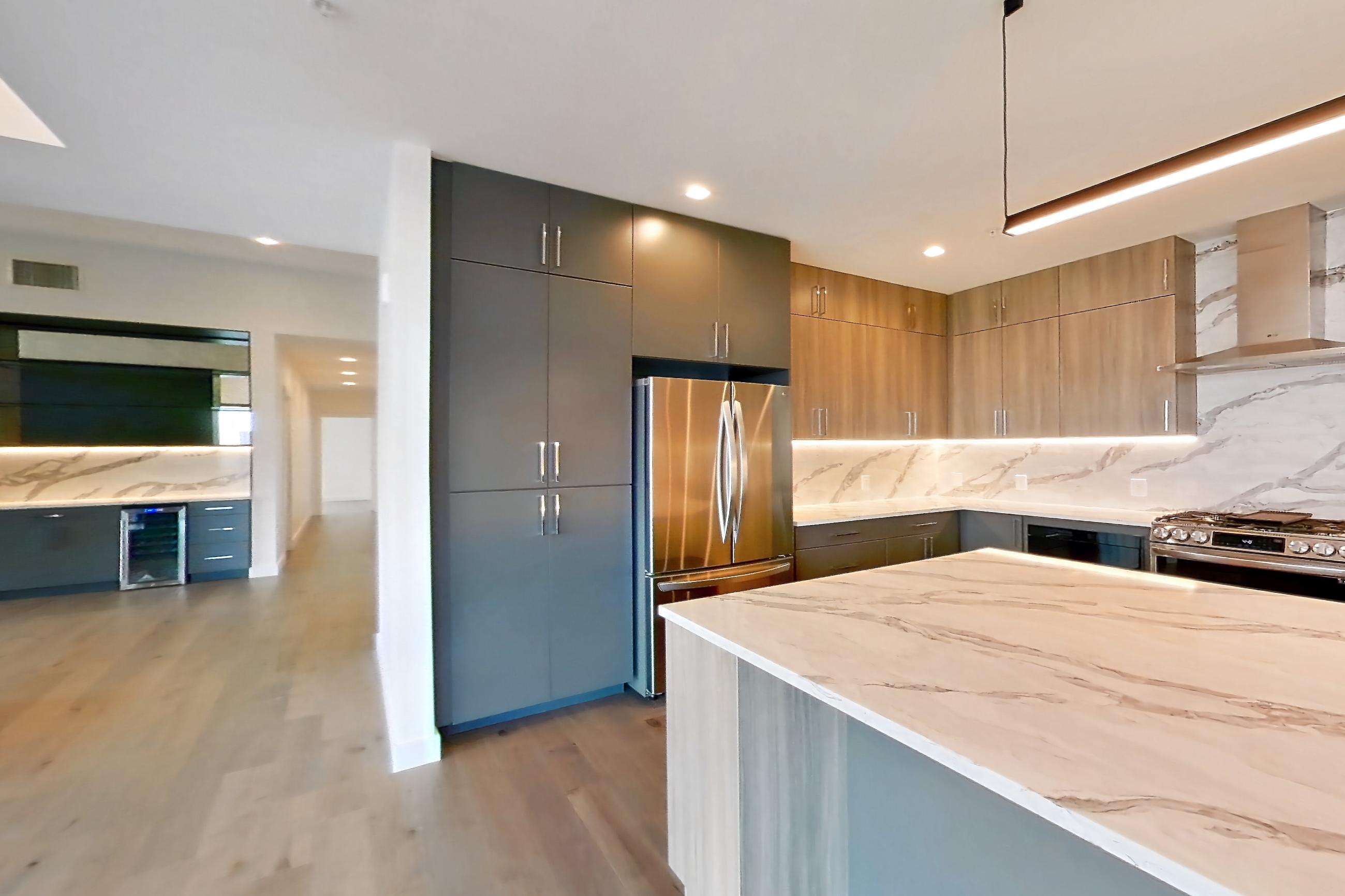 KITCHEN BAR